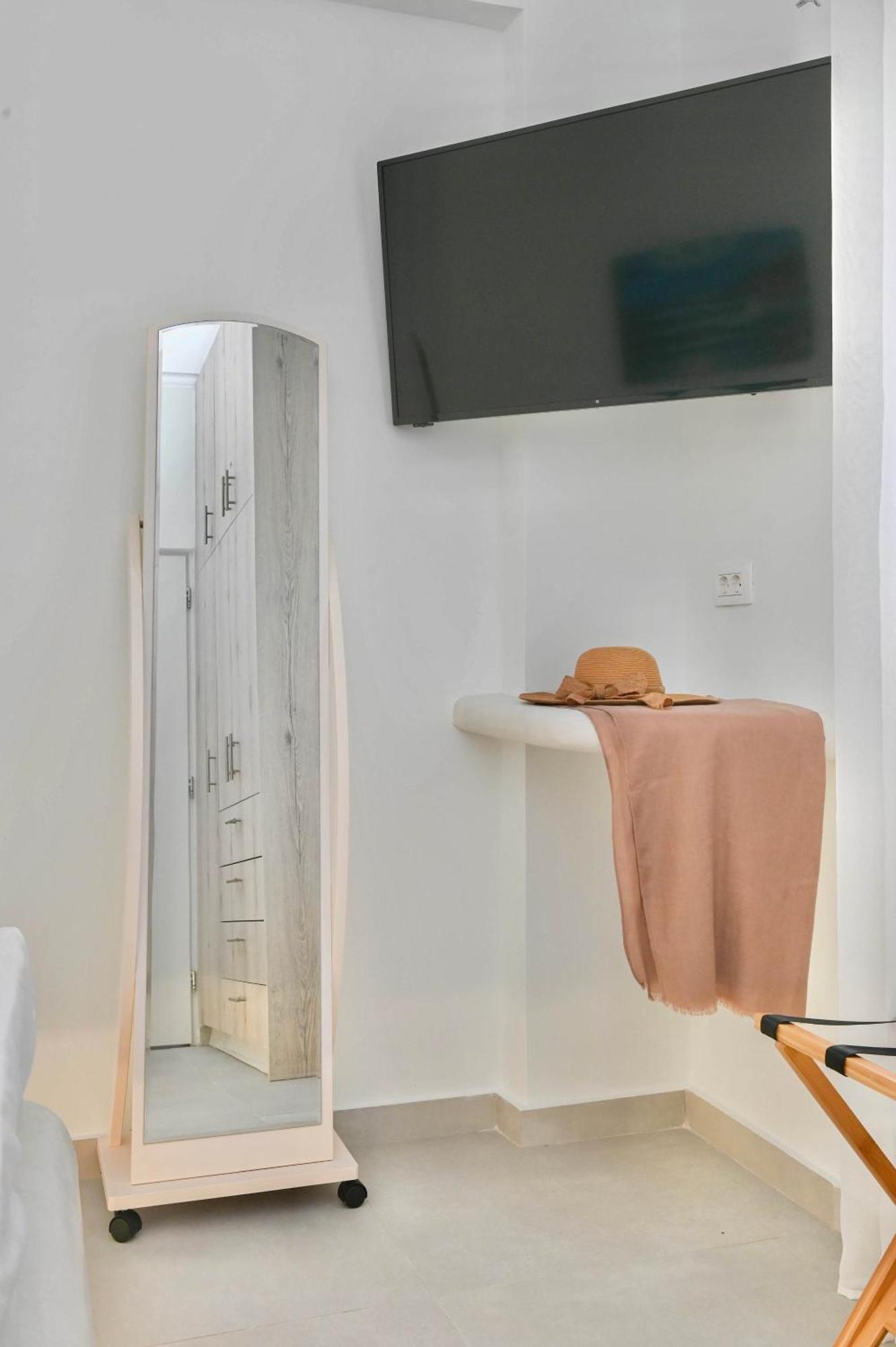 Serenite Santorini Getaway Offering 2 Bedrooms And Stunning Sea Views * Kamari (Santorini)