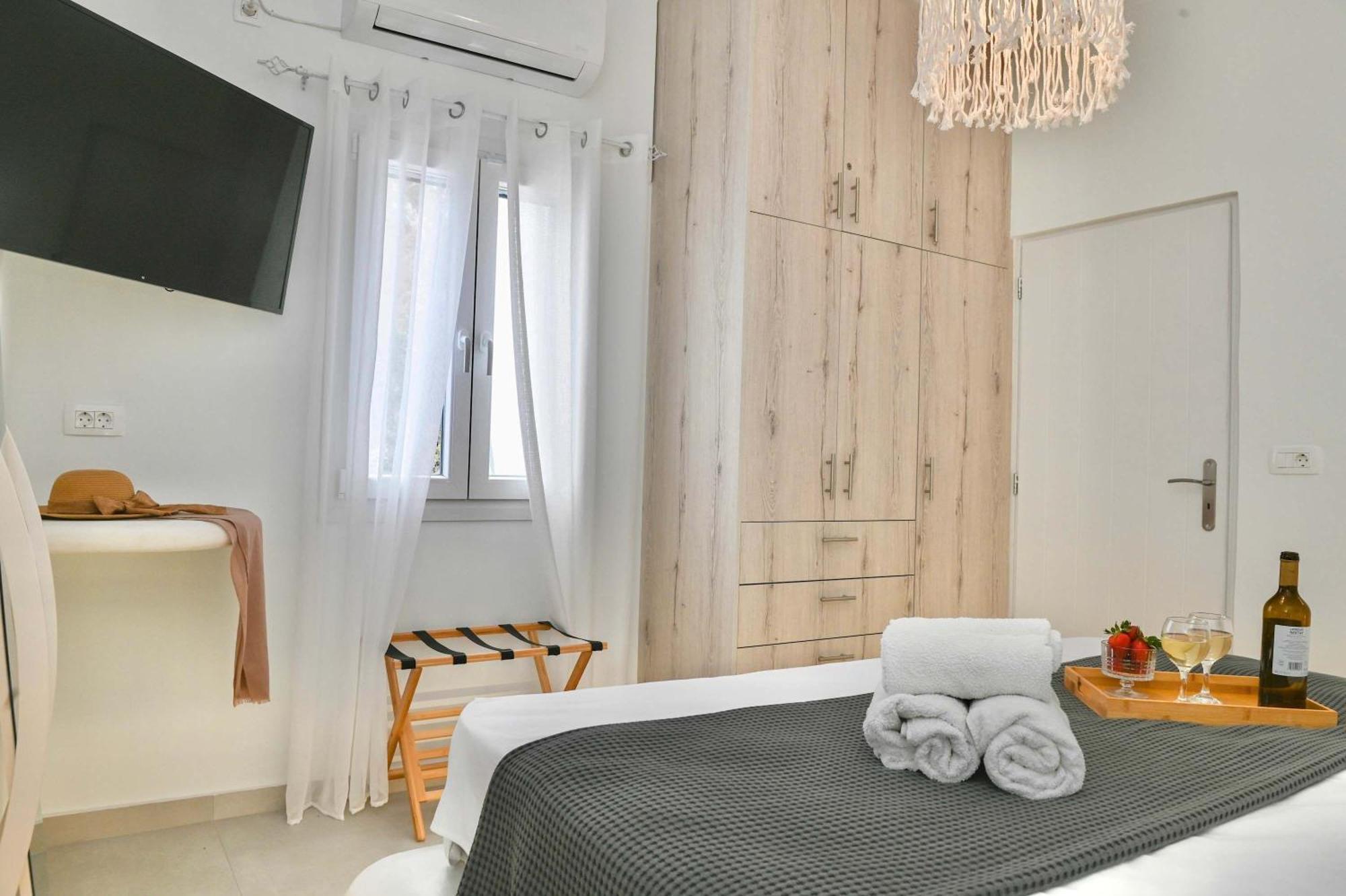Serenite Santorini Getaway Offering 2 Bedrooms And Stunning Sea Views Apartment *