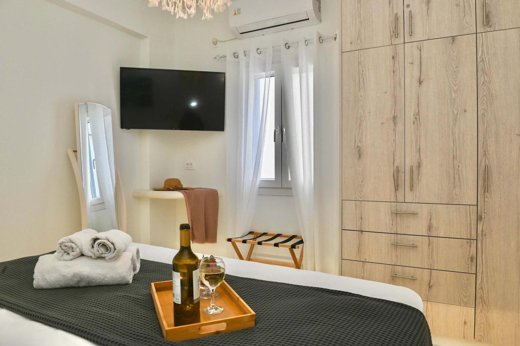 Serenite Santorini Getaway Offering 2 Bedrooms And Stunning Sea Views *