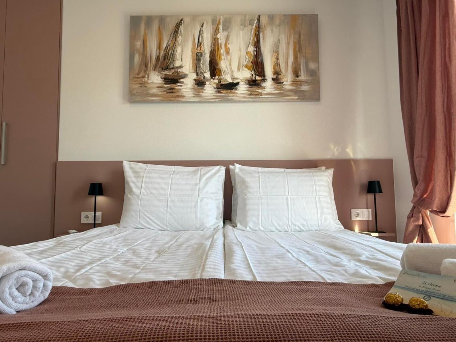 Apartment Maria Lux By Bookvillaeu