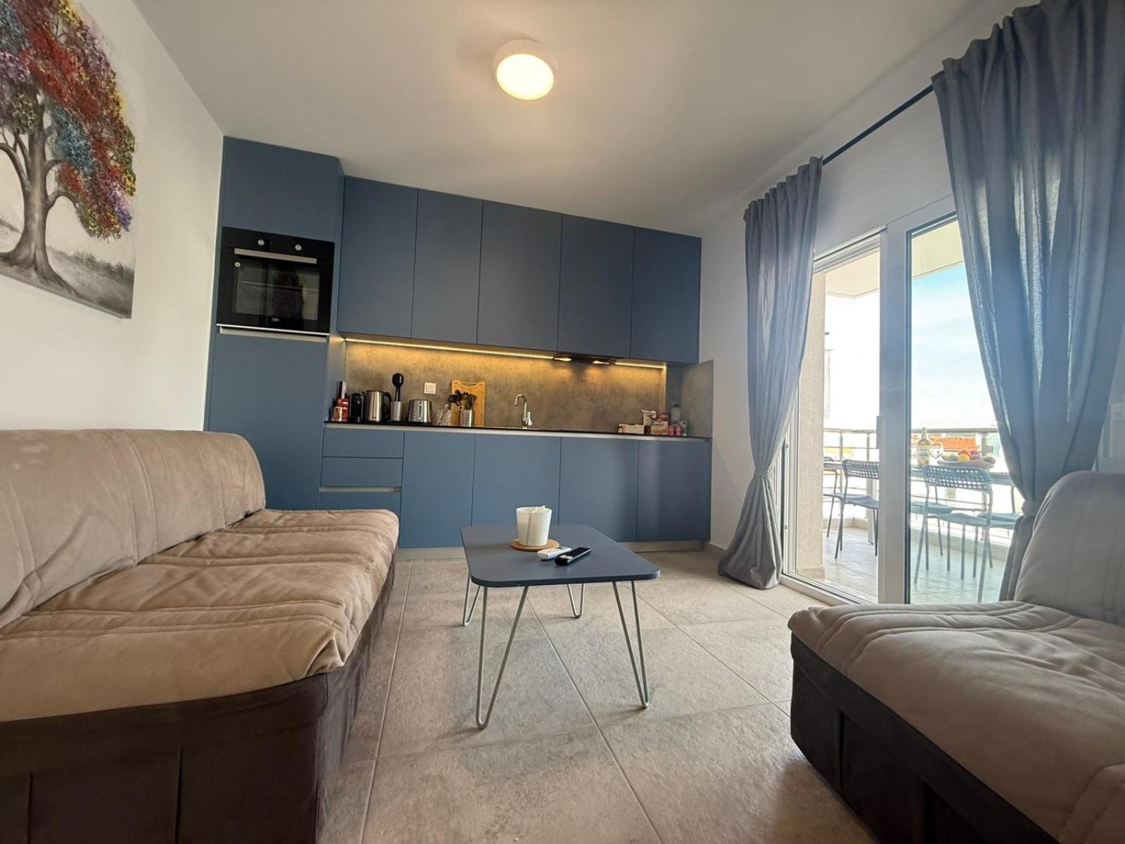 Maria Lux By Bookvillaeu Apartment