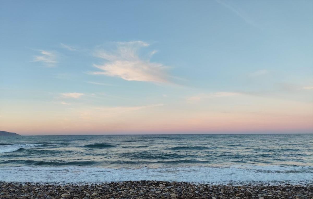 Apartment Beachfront Lux Dhramia