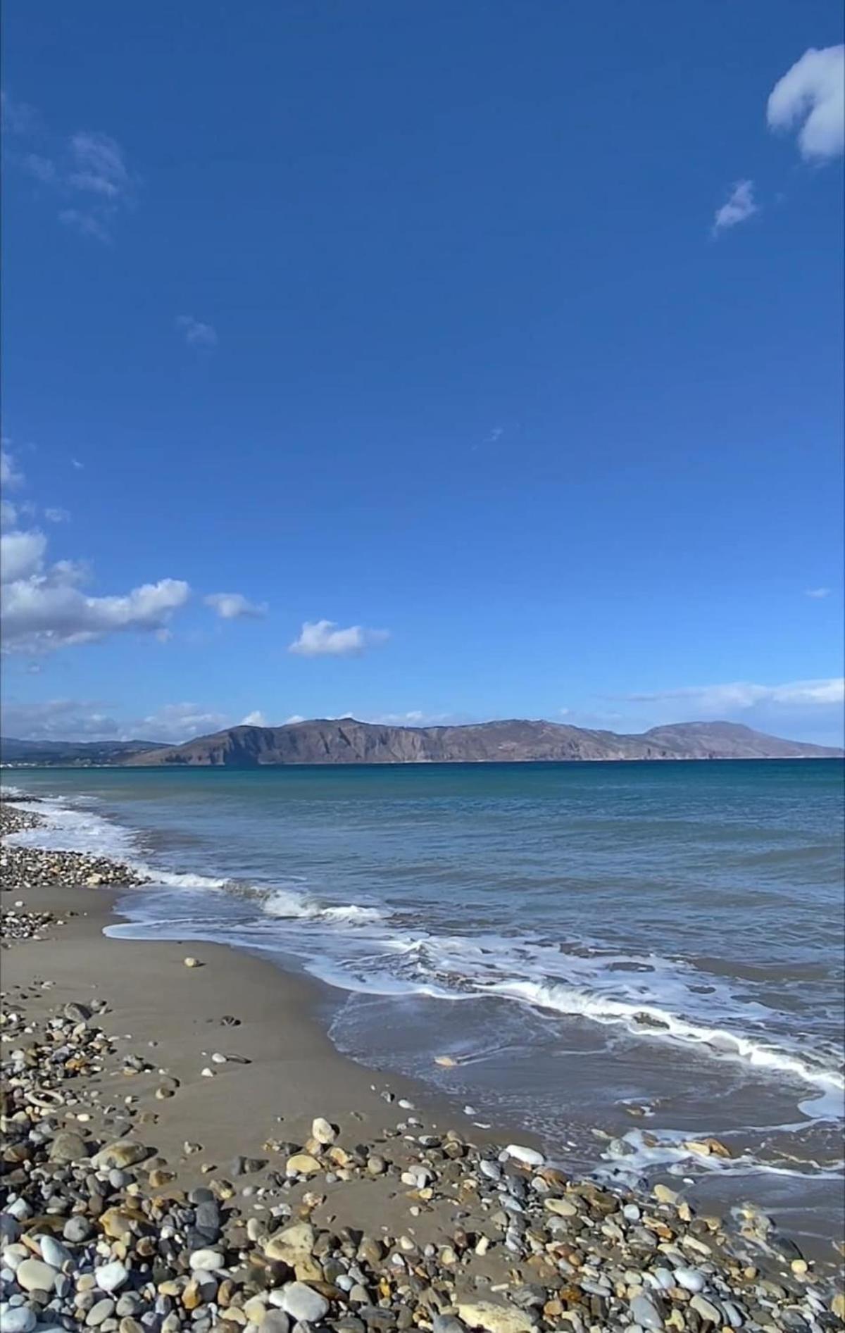 Beachfront Lux Dhramia