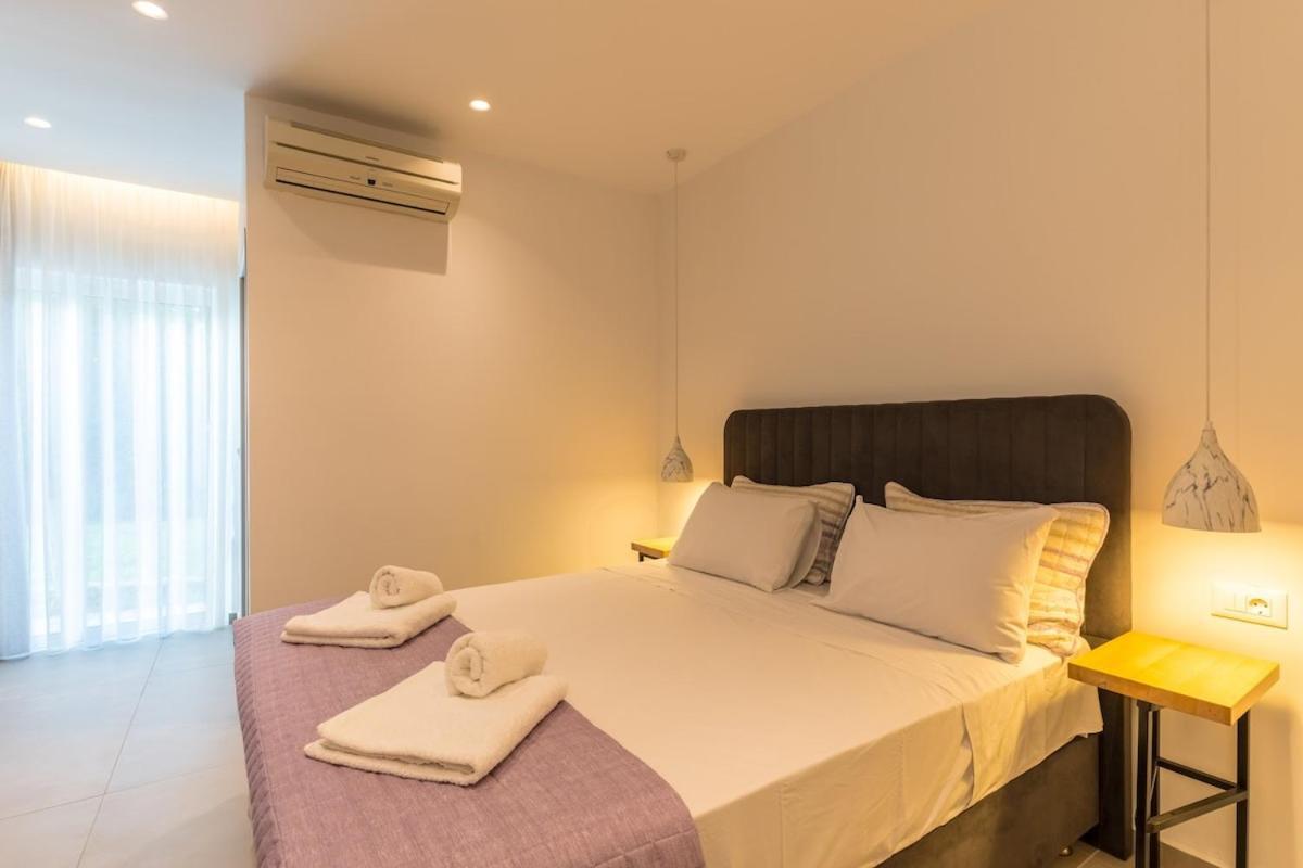 Beachfront Lux Apartment
