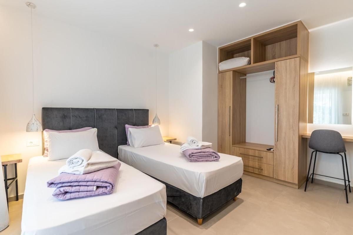 Beachfront Lux Apartment Dhramia
