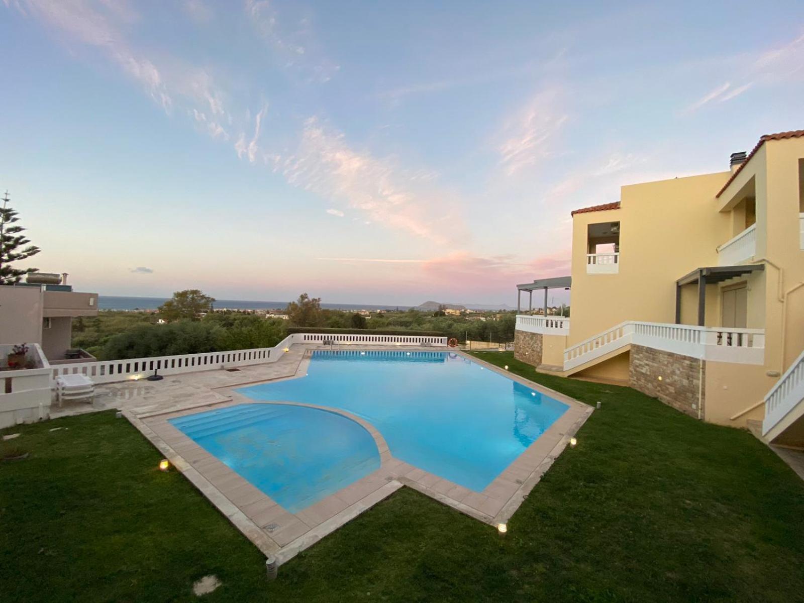 Pandora - Petit Bonheur Maleme (Crete)