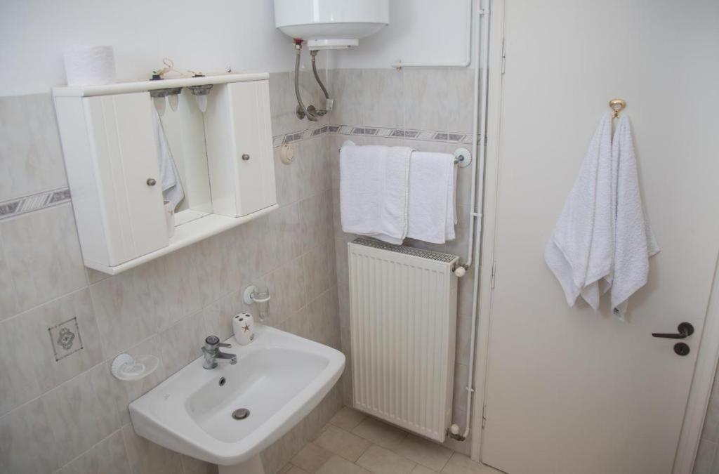 Margarita Kaizer Bridge Apartment Achilleion