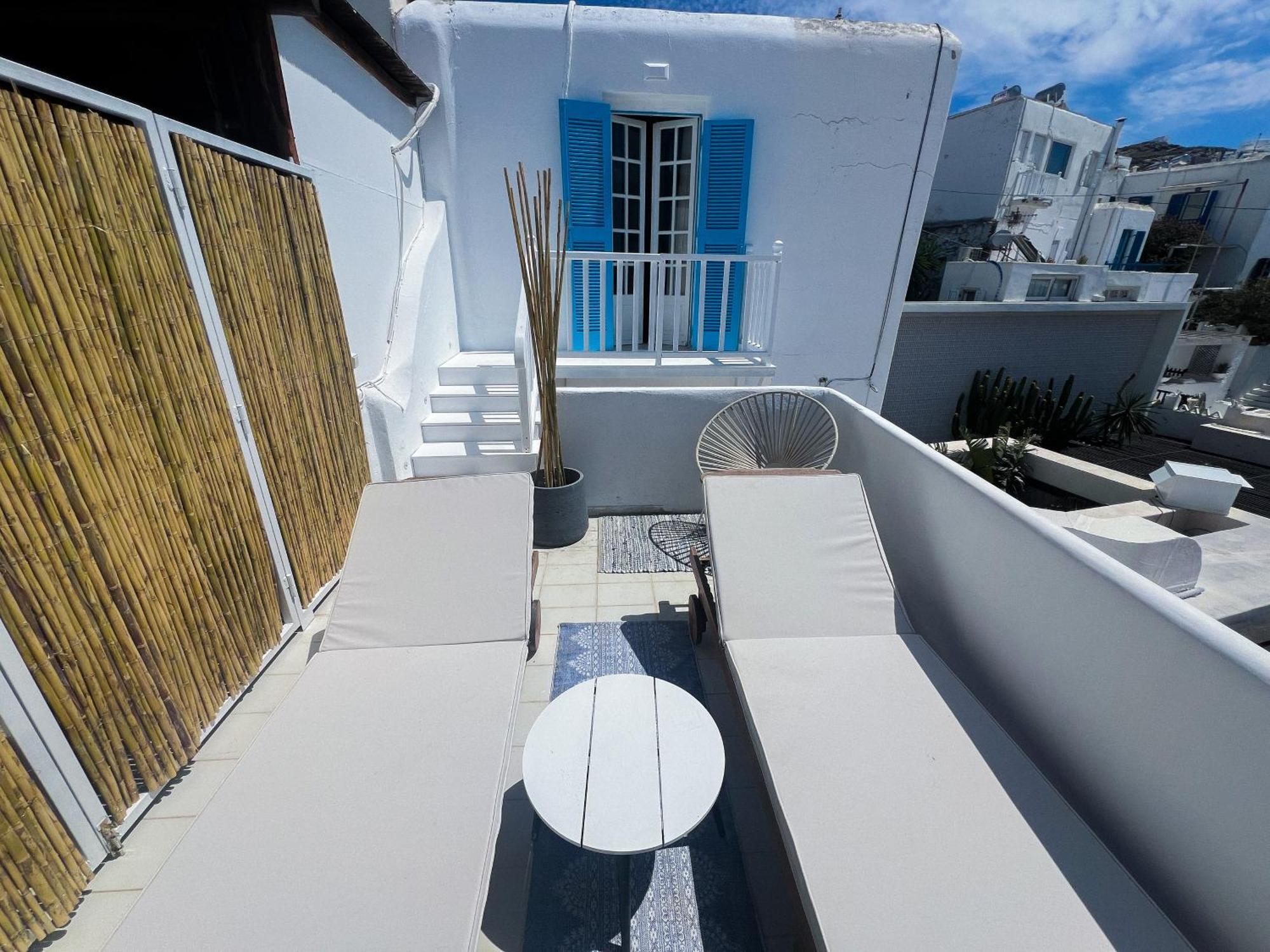 Kamara & Mykonos Town