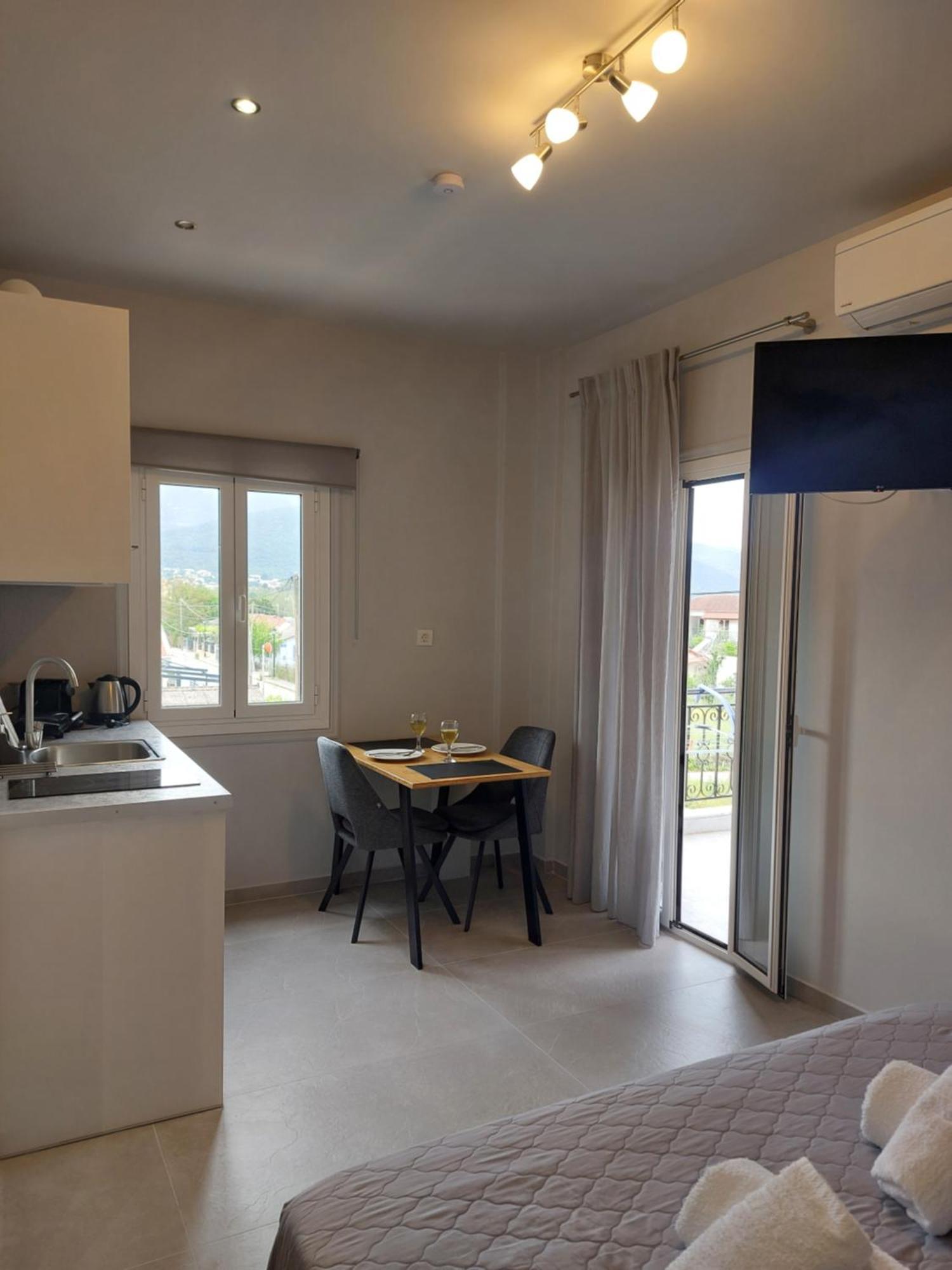 Mary's & Hotel Sami (Kefalonia)