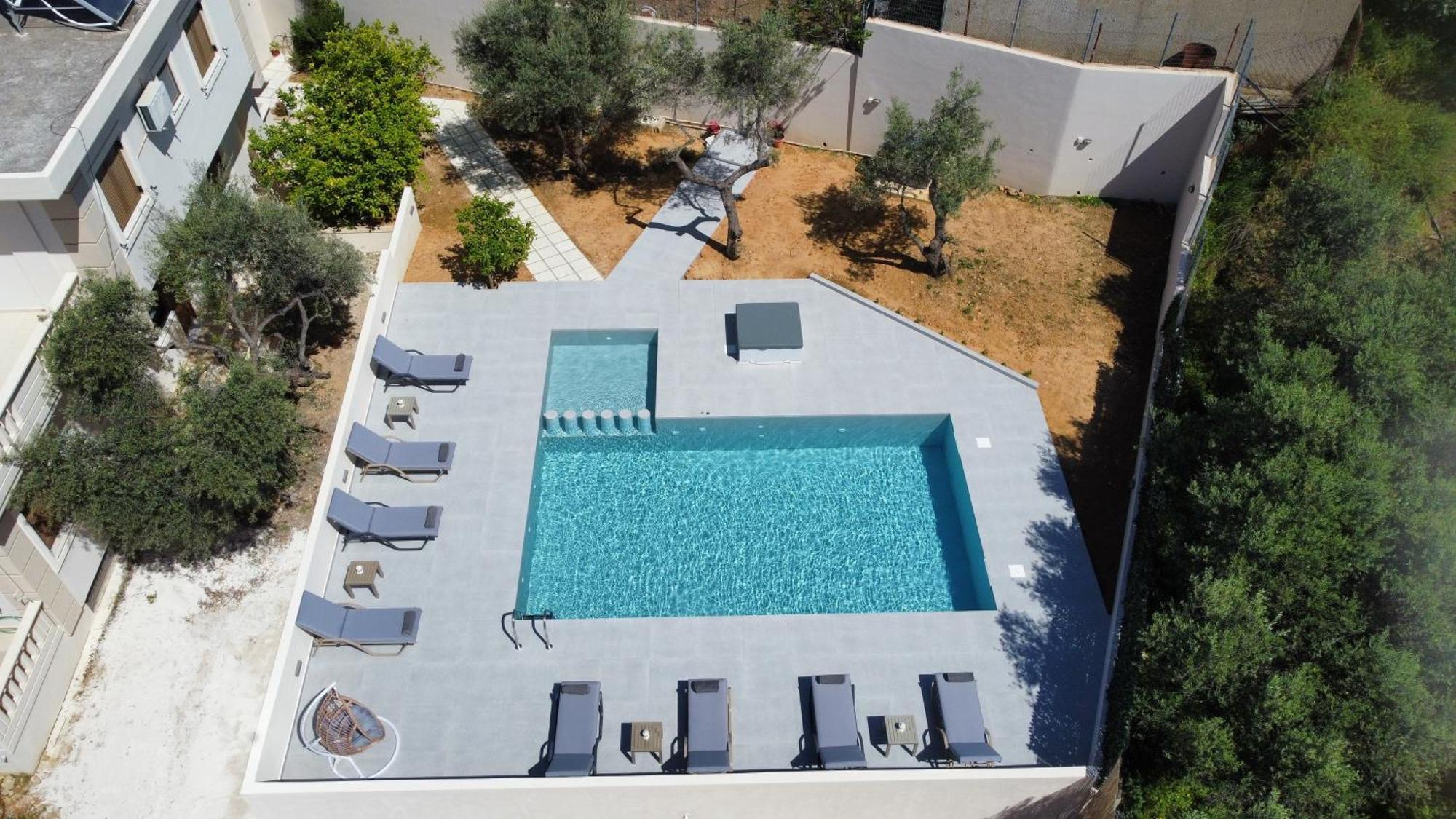 Apartment With Private Pool Near To The Sea