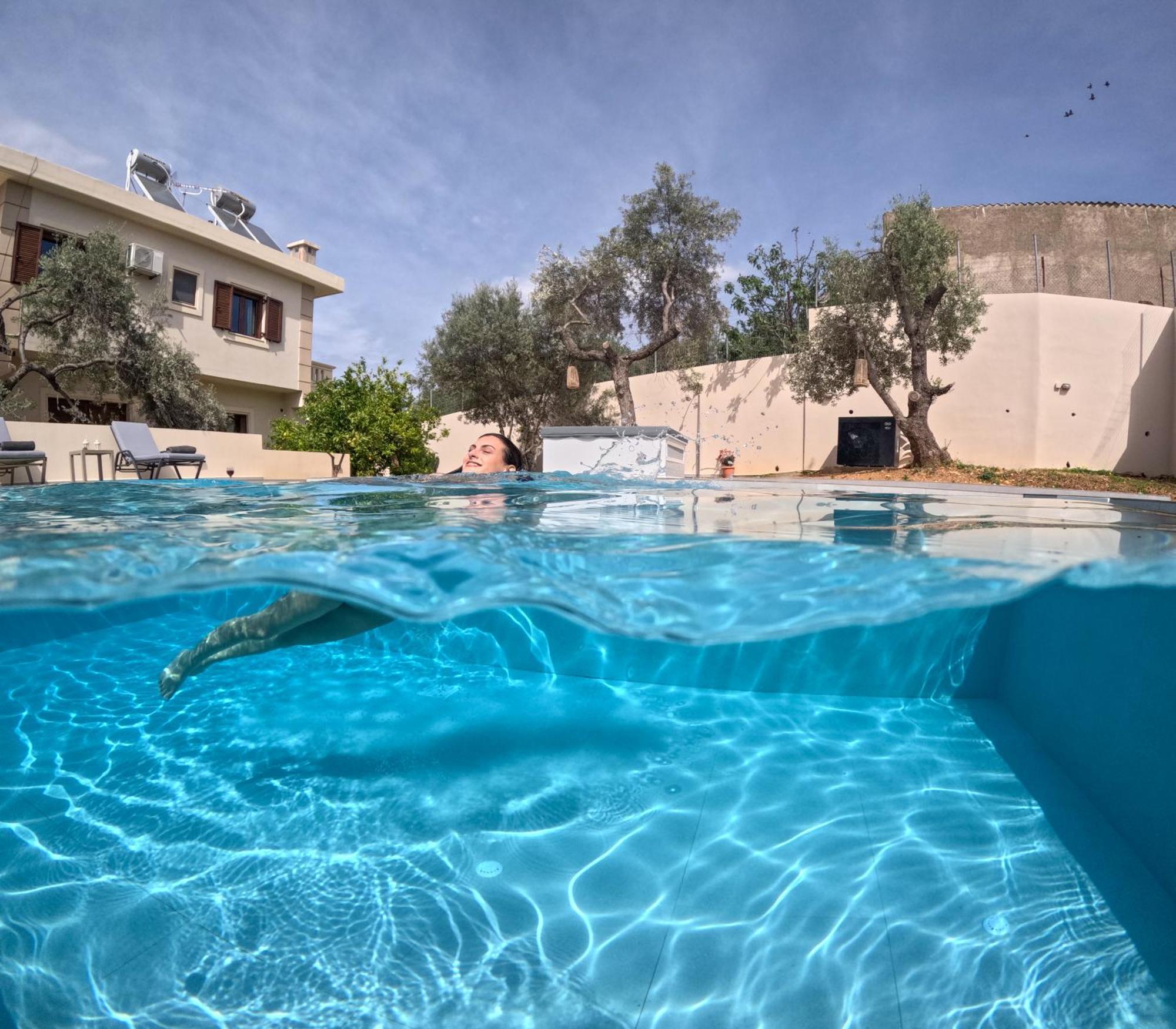 Apartment With Private Pool Near To The Sea Daratsos