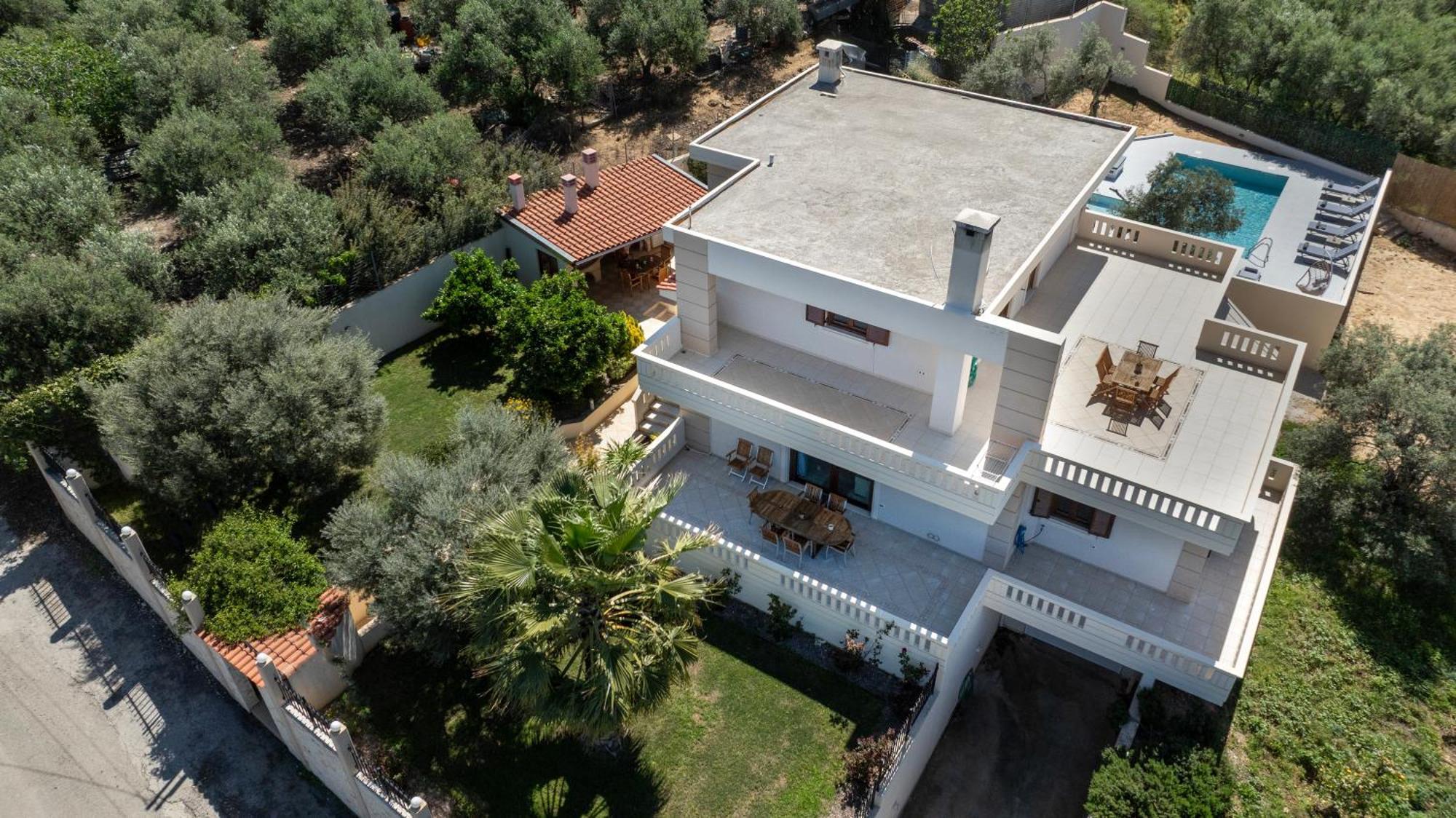 Apartment With Private Pool Near To The Sea