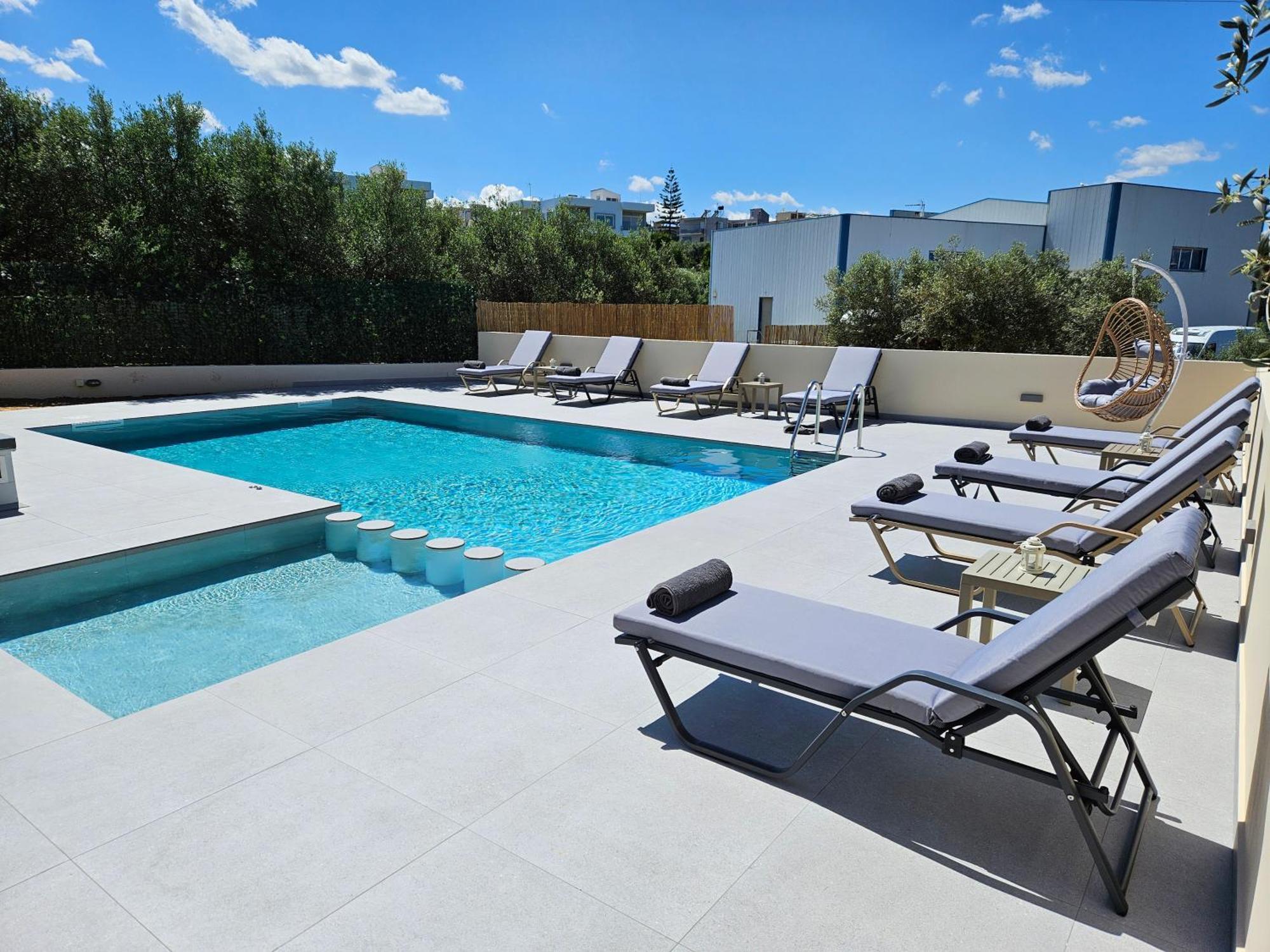 With Private Pool Near To The Sea Apartment *