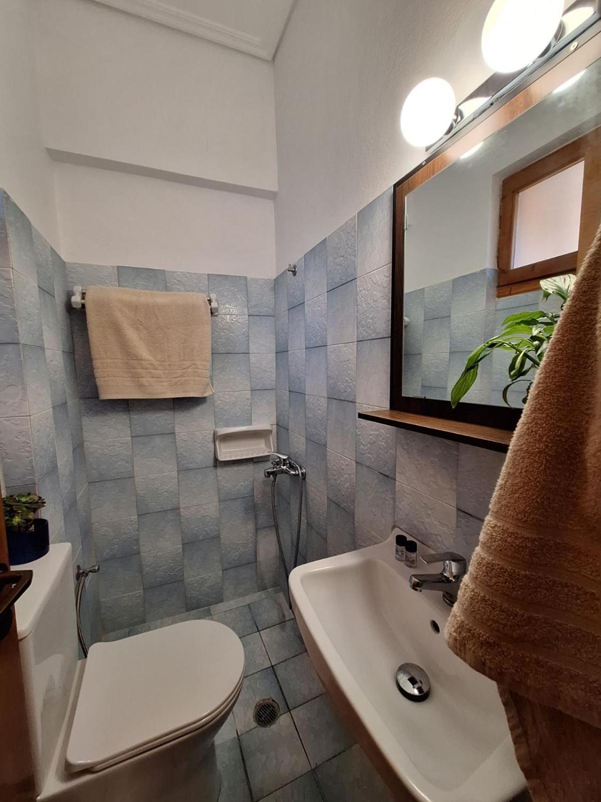 Oasis Complex Guest house Kardhakata