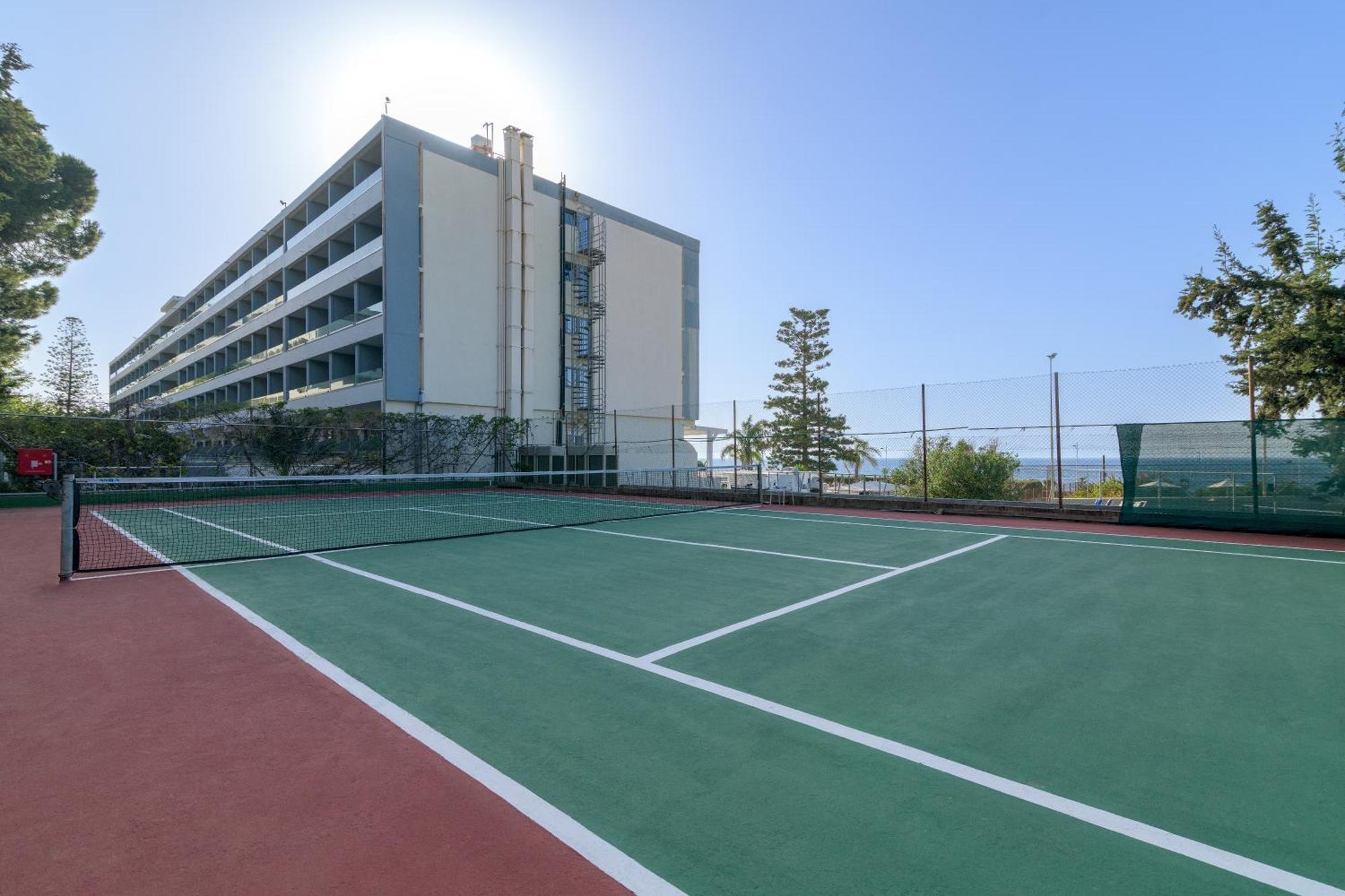 Oceanis Hotel 4*