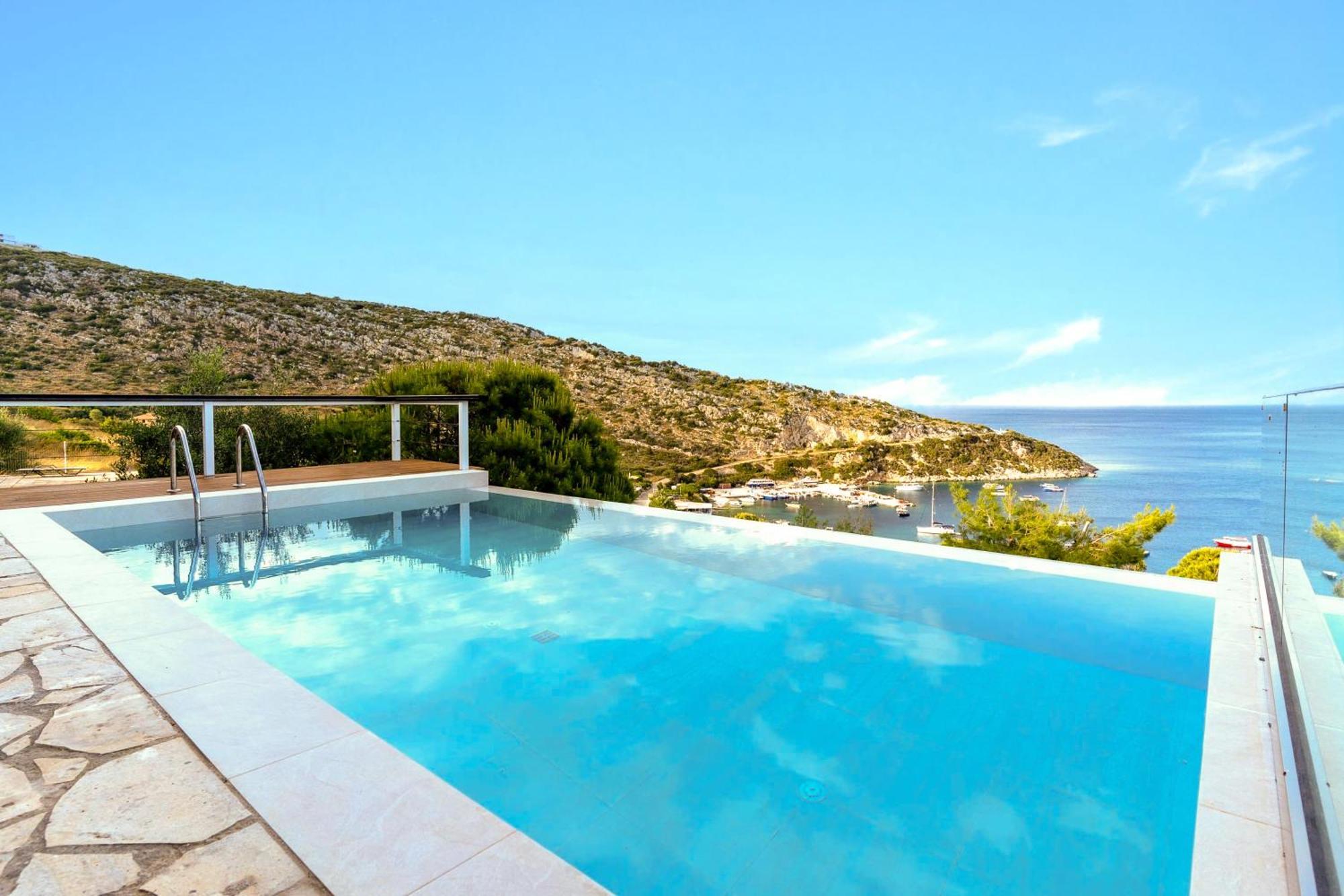 Coastal Paradise Found - Komis' Private Pool Retreat