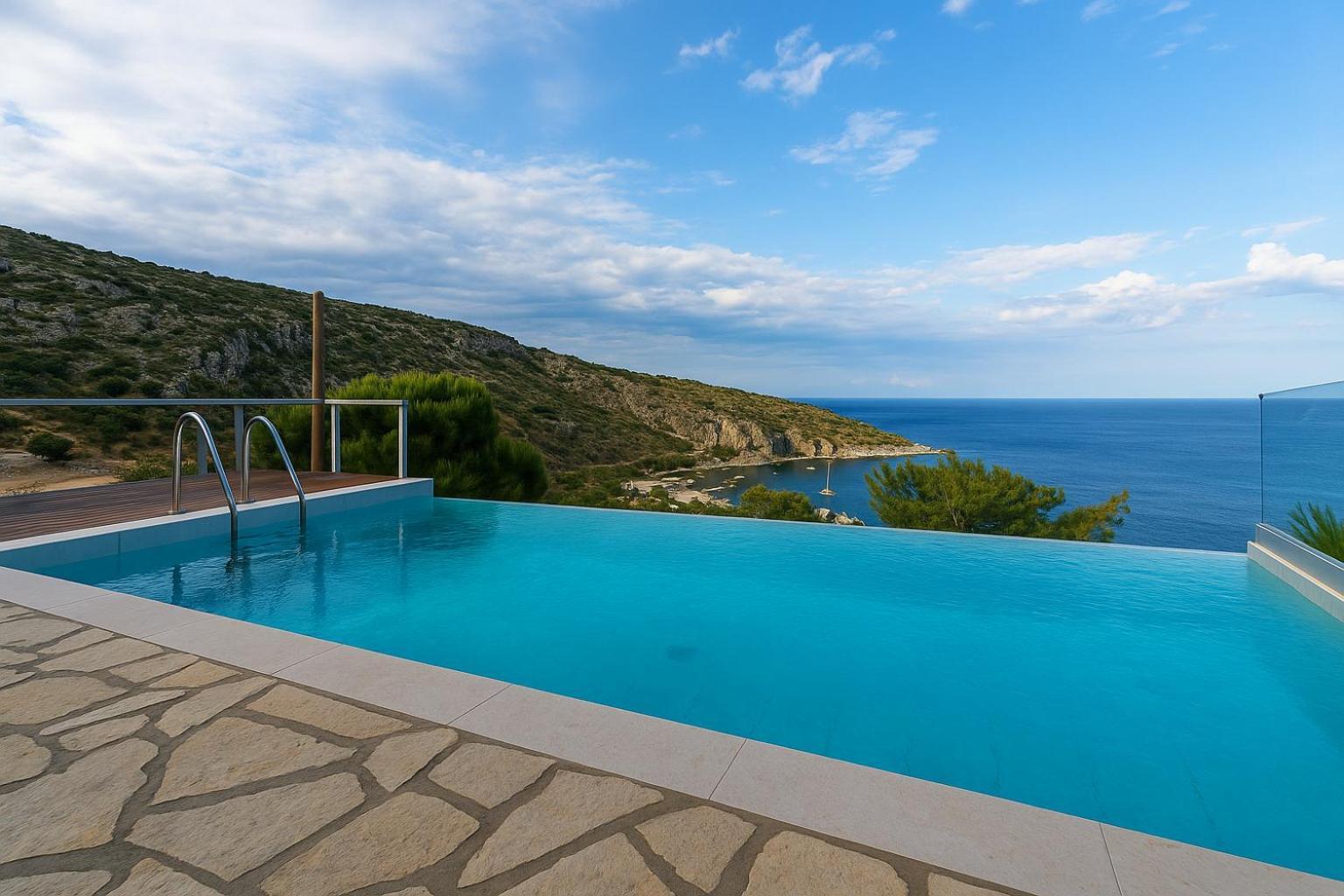 Coastal Paradise Found - Komis' Private Pool Retreat
