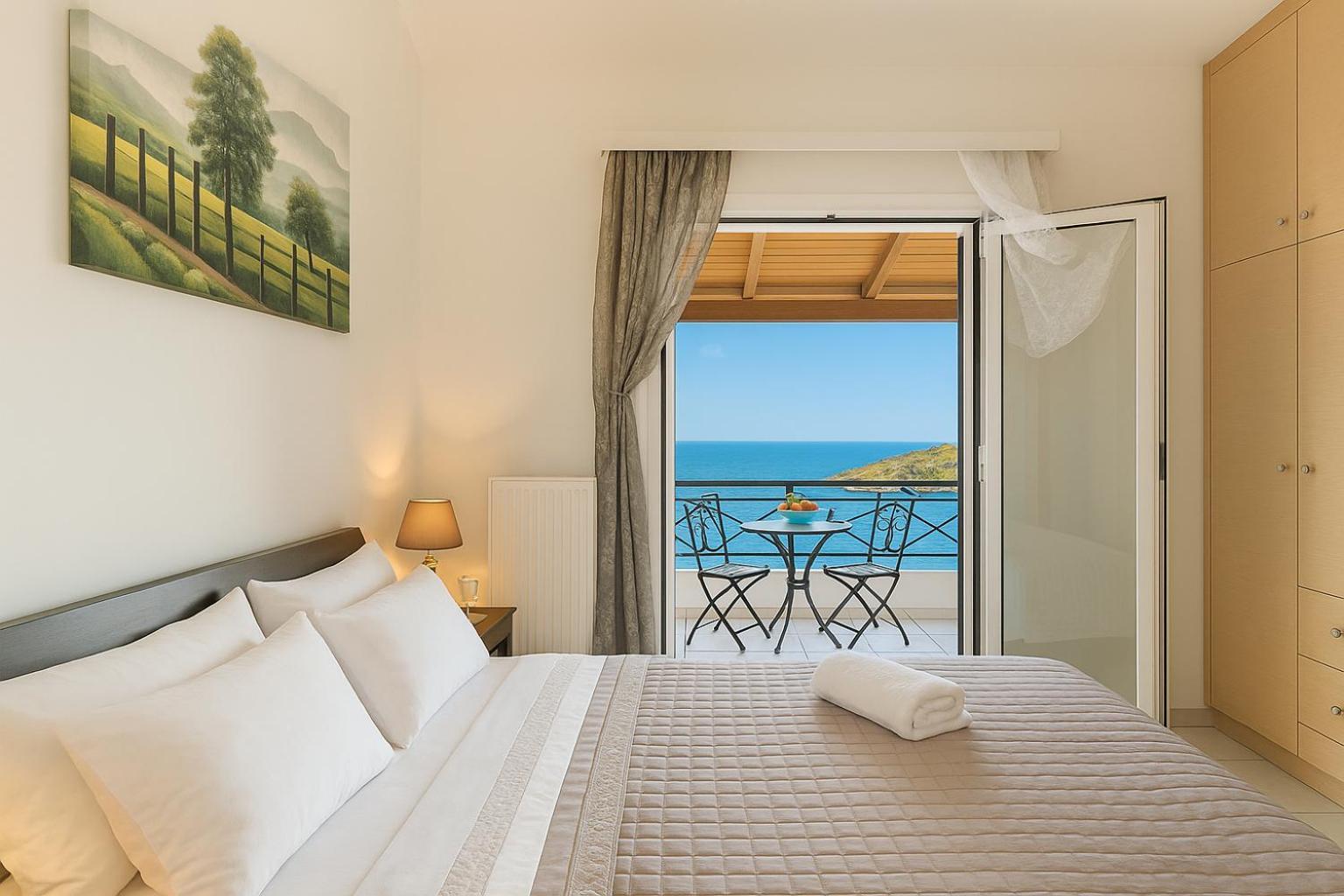Coastal Paradise Found - Komis' Private Pool Retreat Villa