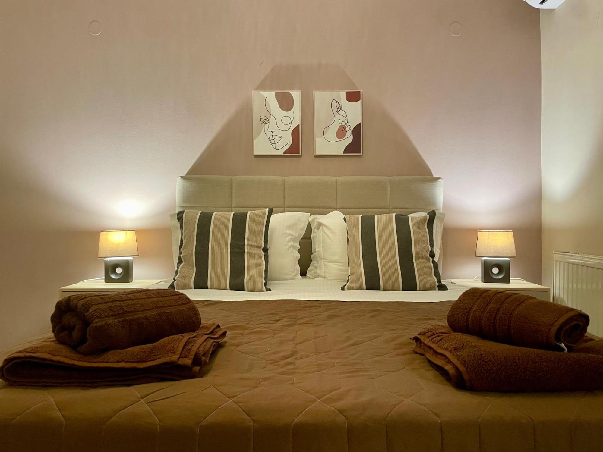 Ira Apartment