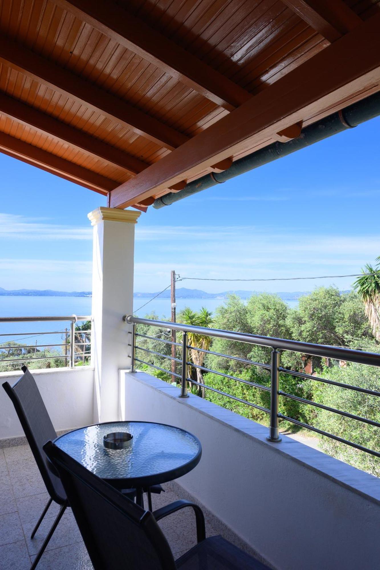 Crystal Blue Hotel, Aparthotel