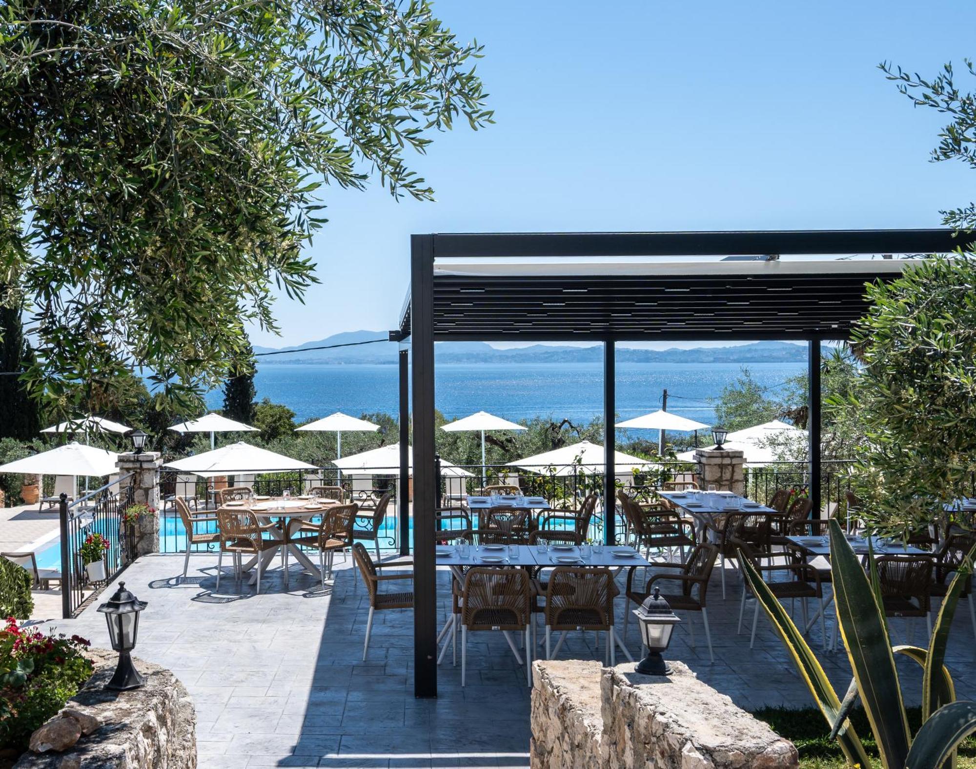 Crystal Blue Hotel, Aparthotel