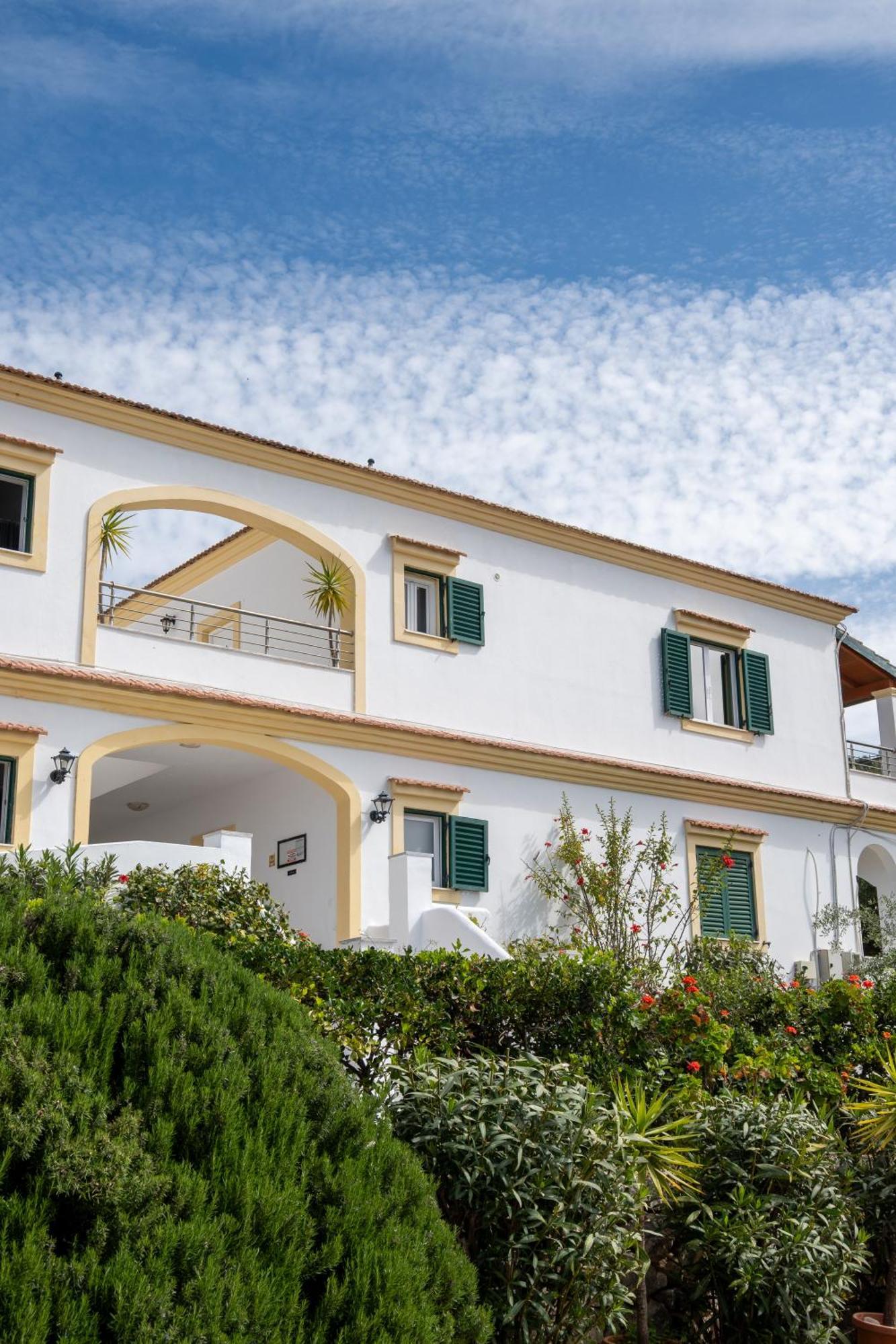 Aparthotel Crystal Blue Hotel, 3*