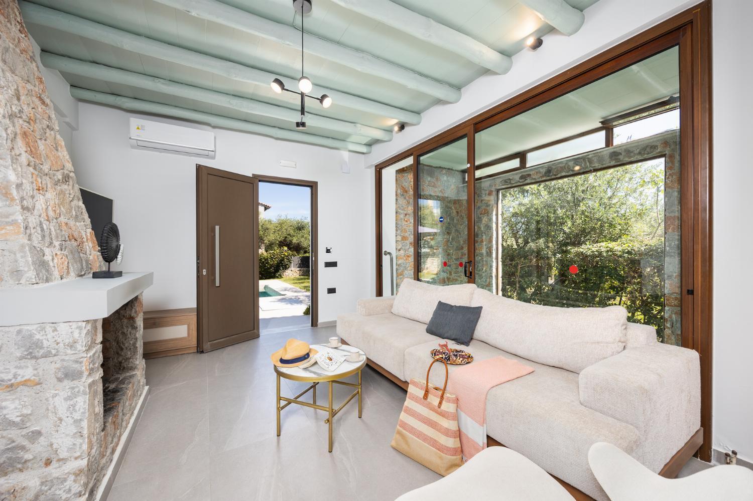 Nineta * Tavronitis (Crete)