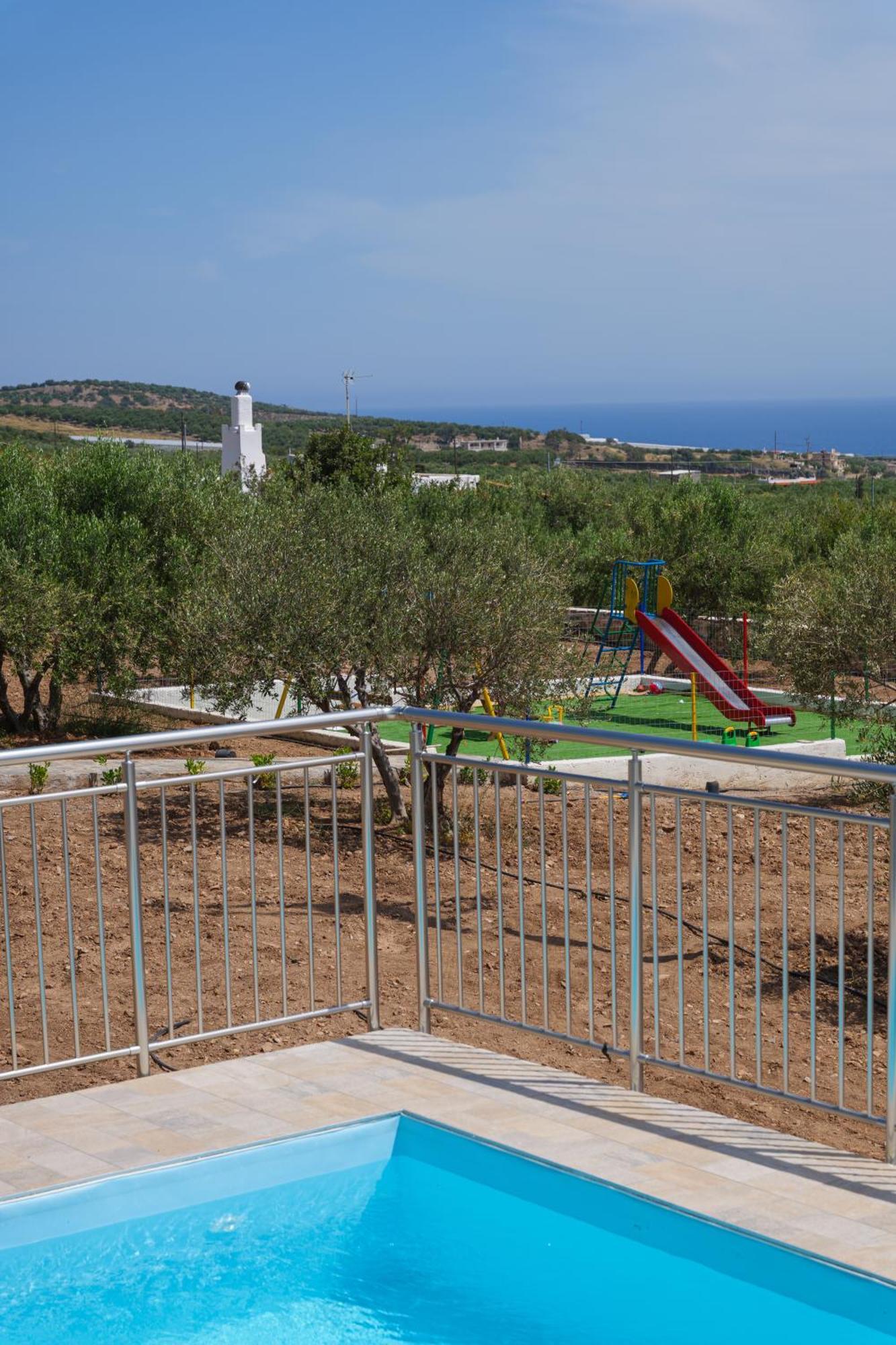 Chryselia Suites- Private Pool *