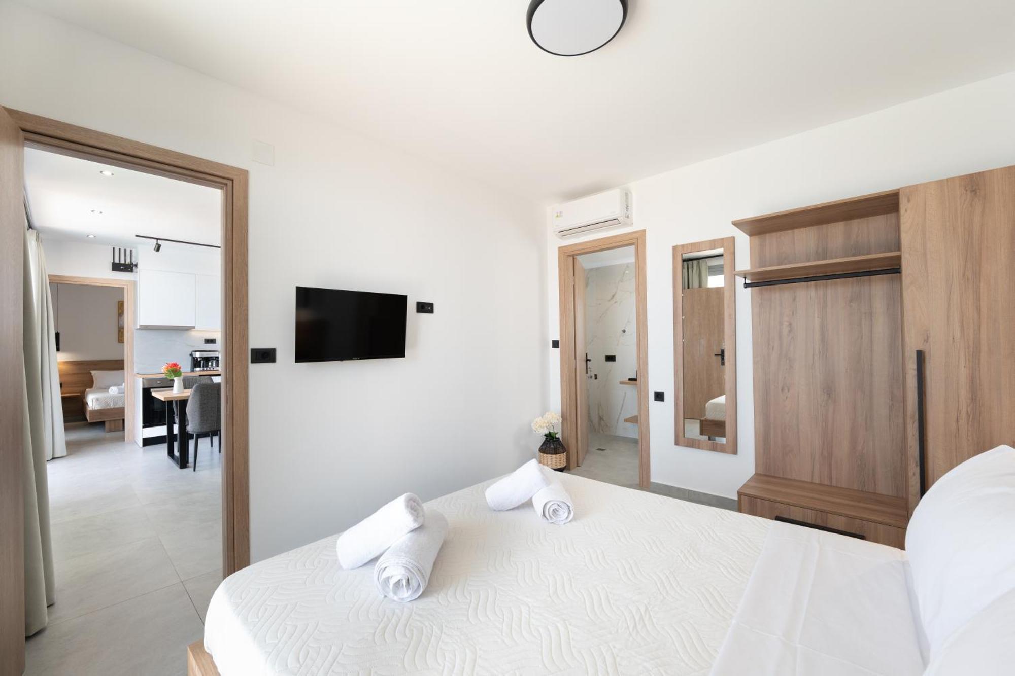 Holiday home Chryselia Suites- Private Pool