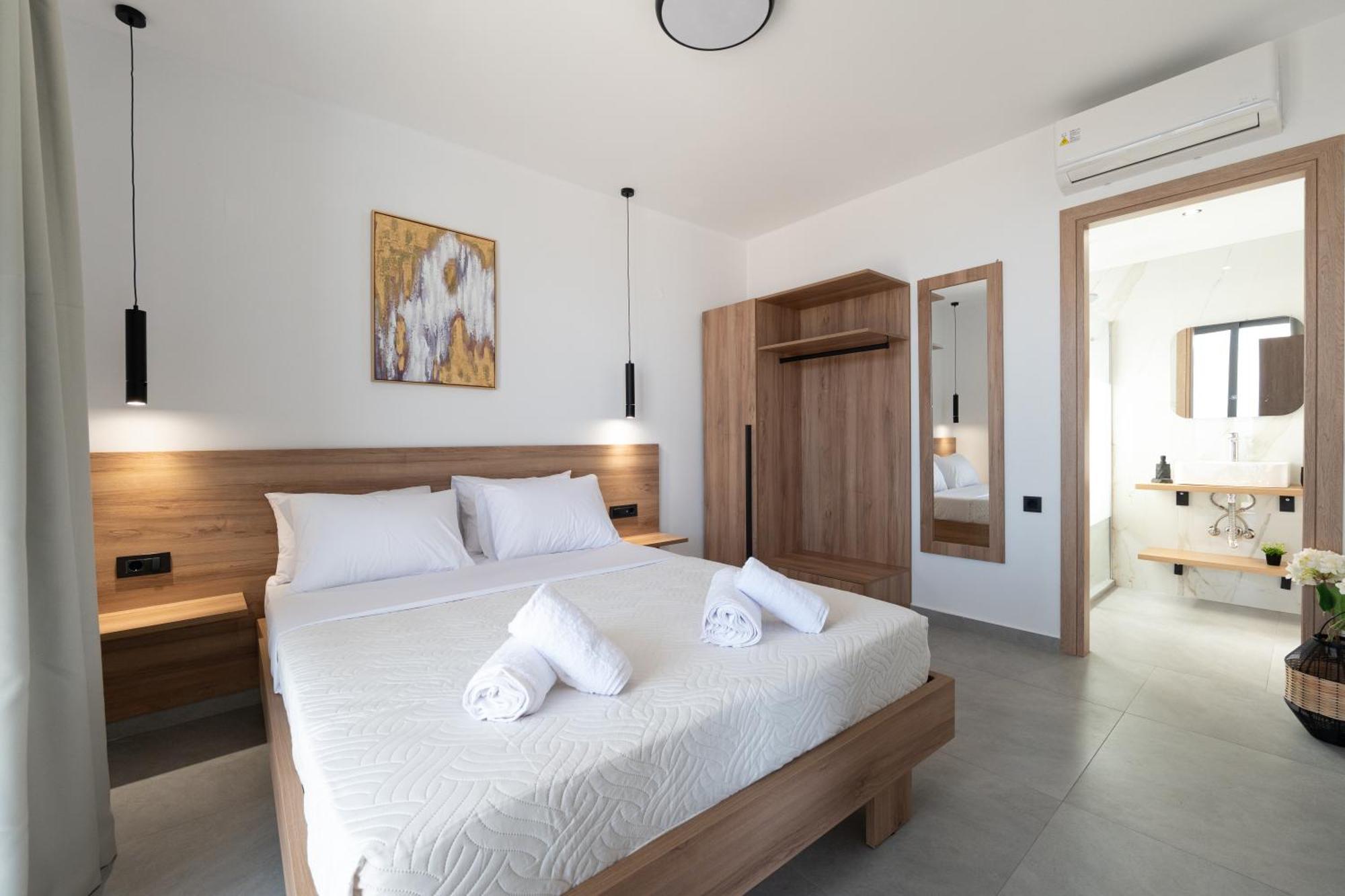 Holiday home Chryselia Suites- Private Pool *