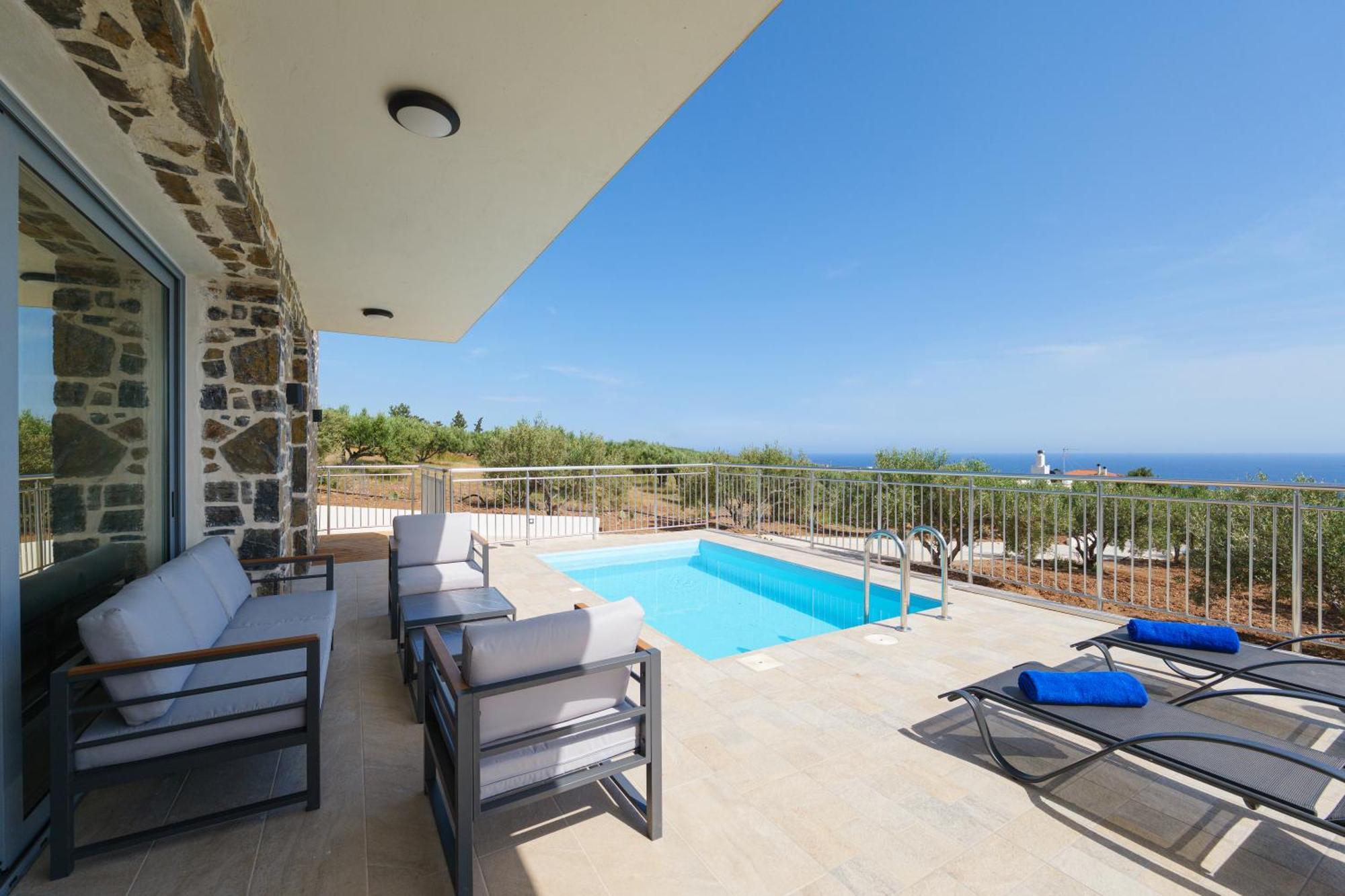 Chryselia Suites- Private Pool Holiday home *