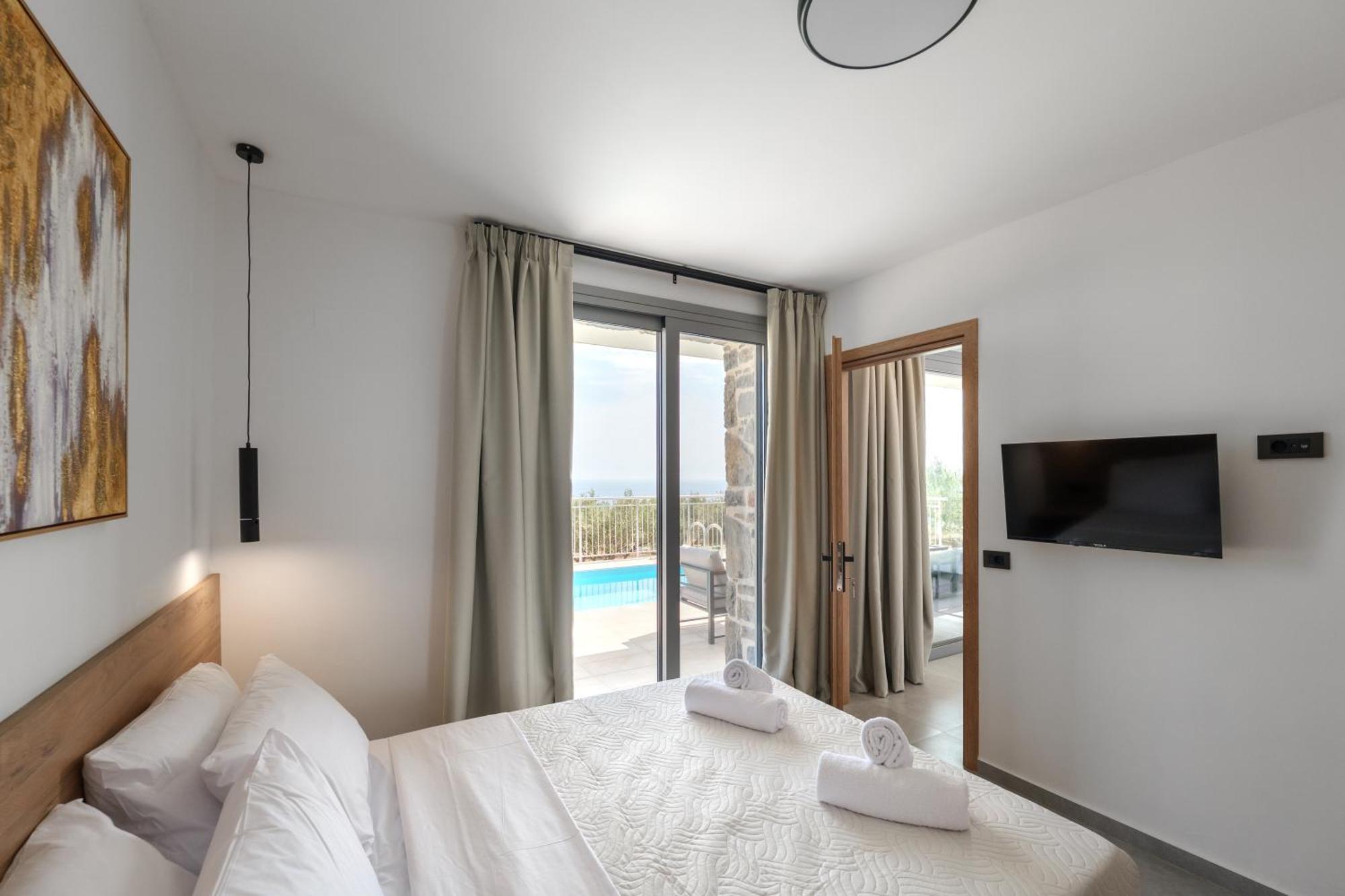 Holiday home Chryselia Suites- Private Pool Keratokampos