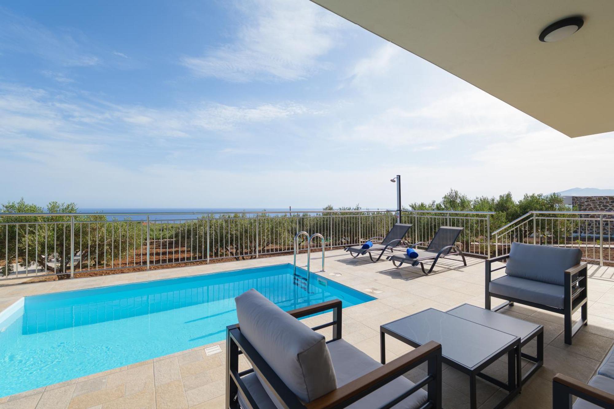 Chryselia Suites- Private Pool Holiday home