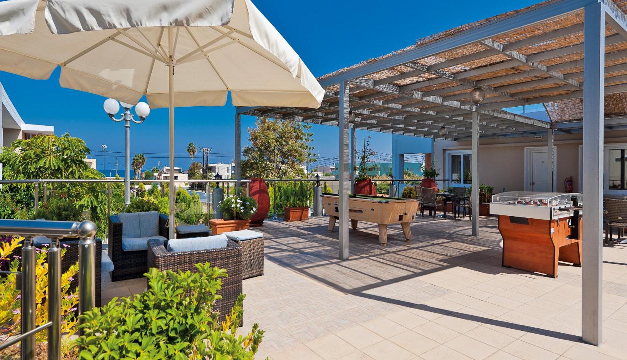 Lia Beachfront Aparthotel 2*