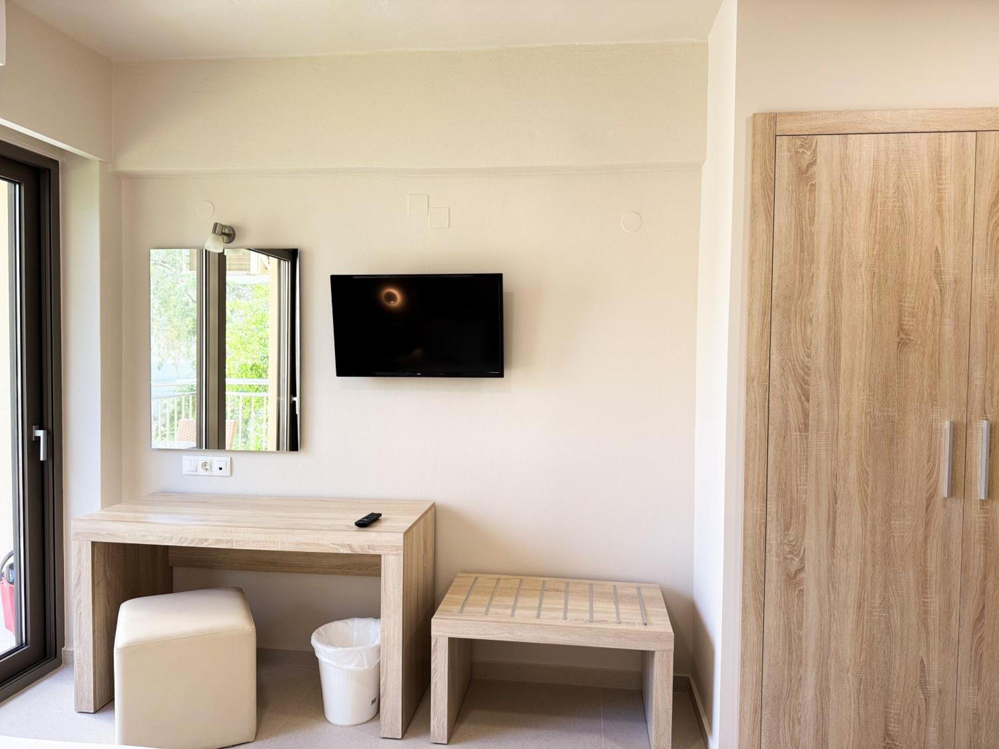 Acropolis Aparthotel