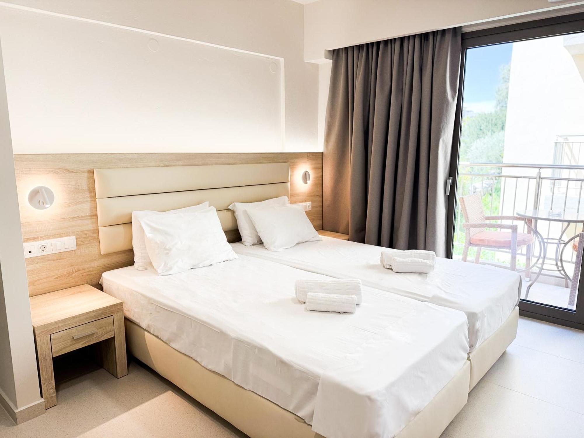 Aparthotel Acropolis 3*