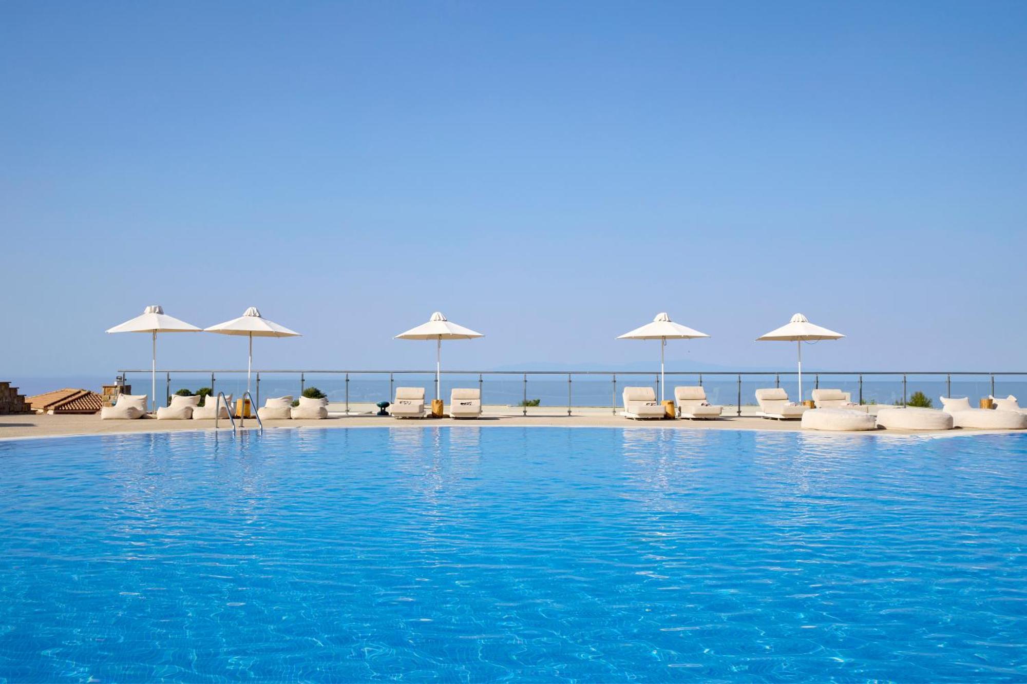 Ajul Luxury & Resort, A Registry Collection