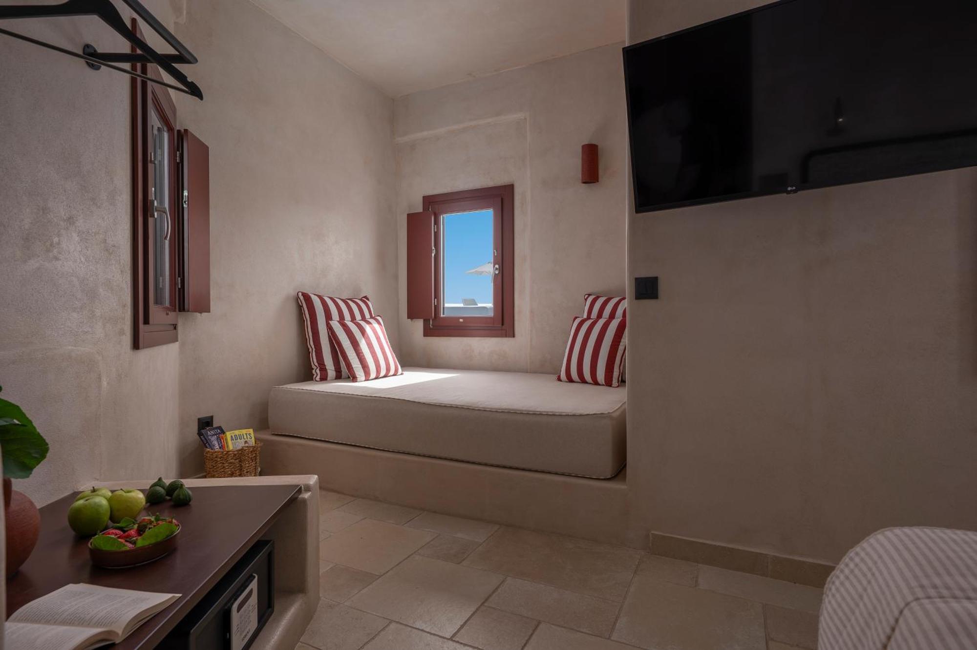 Meroviglia Boutique * Imerovigli (Santorini)