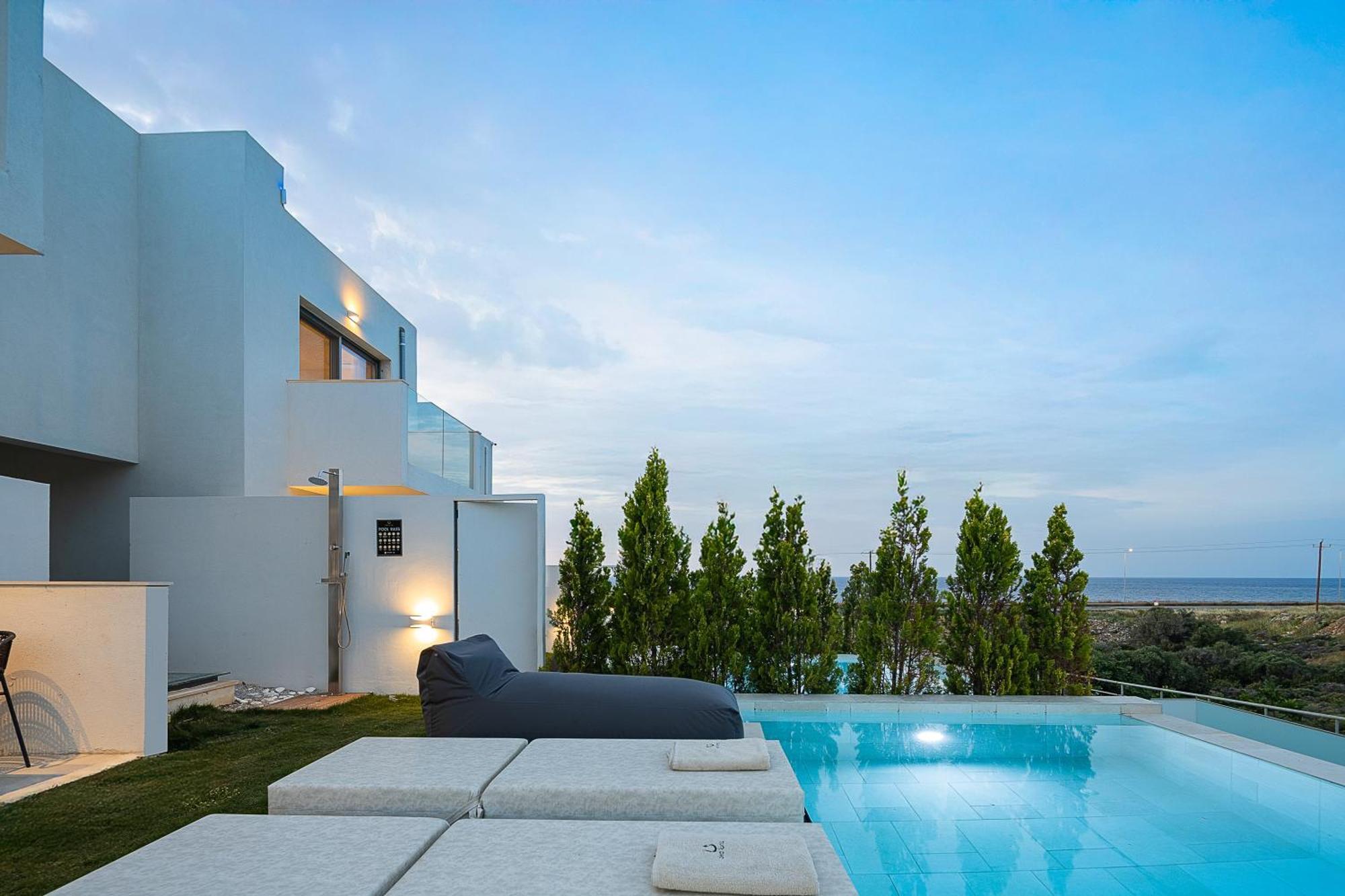 Dea Luna Villas, Heated Pool & 5star Access, By Thinkvilla Villa *