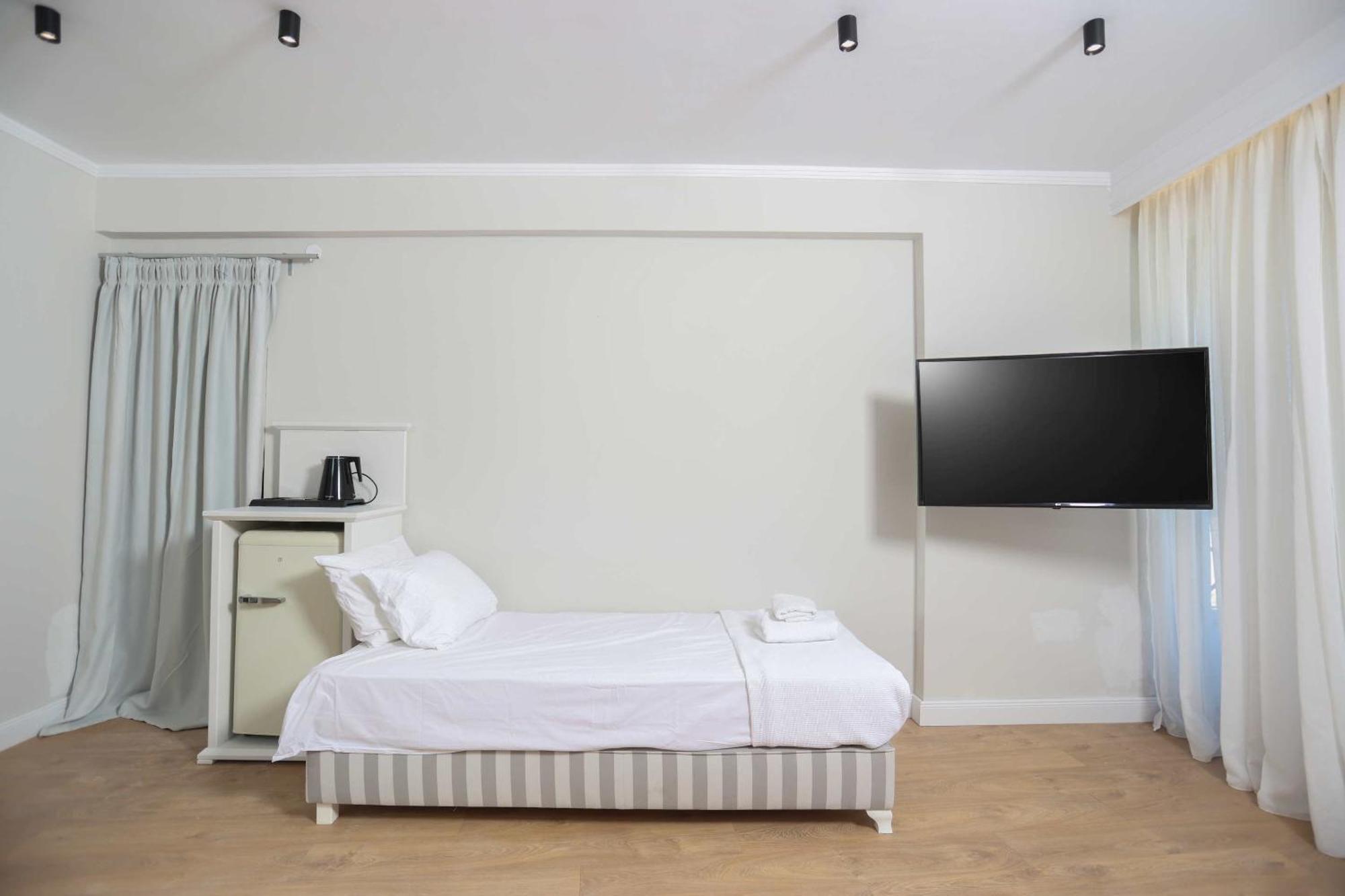 Hesperides Hotel *