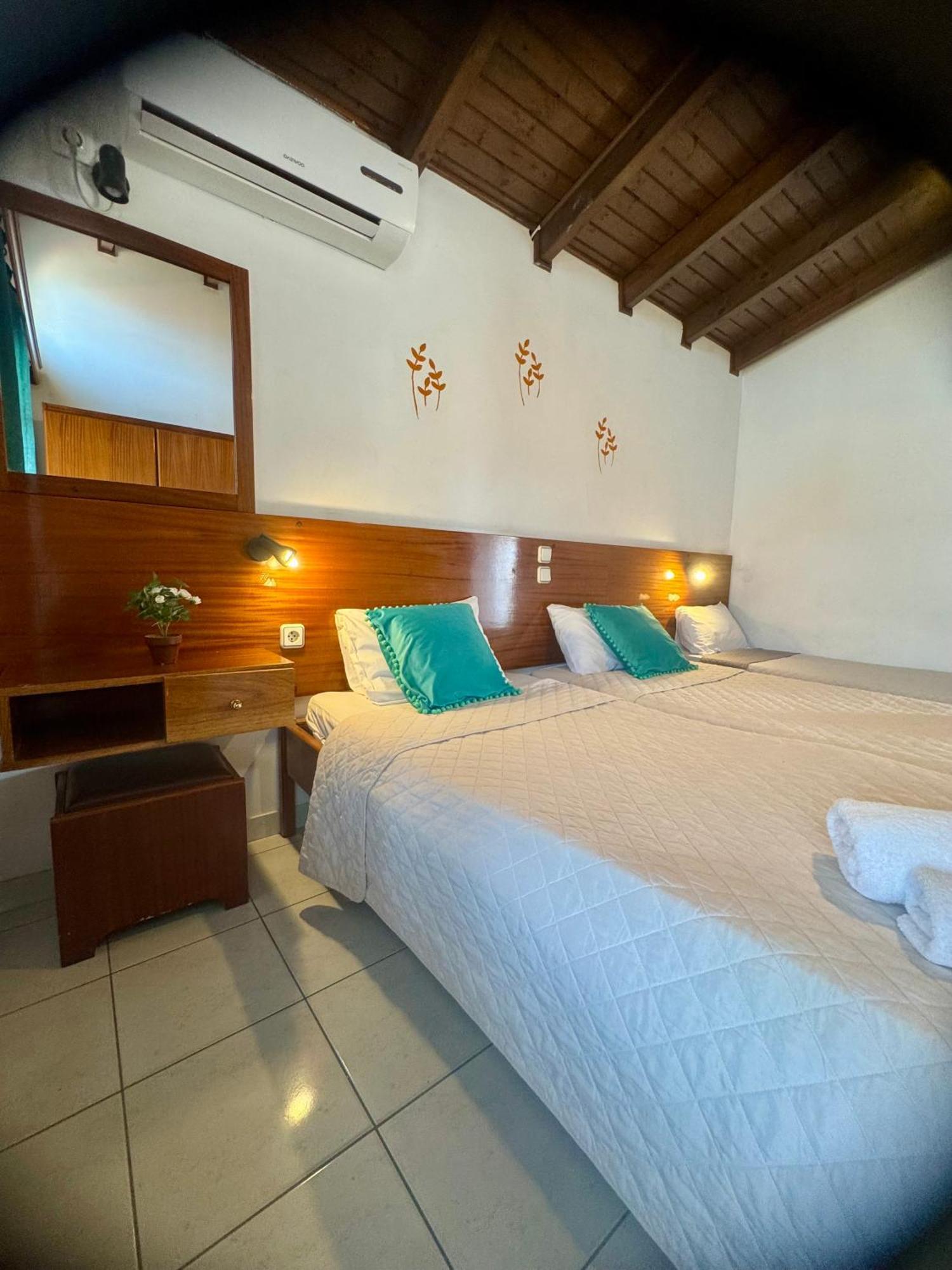 Dionysos Aparthotel 2*