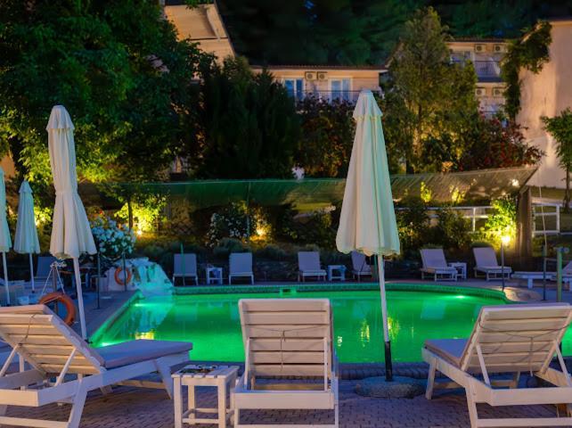Hotel Jenny, Siviri