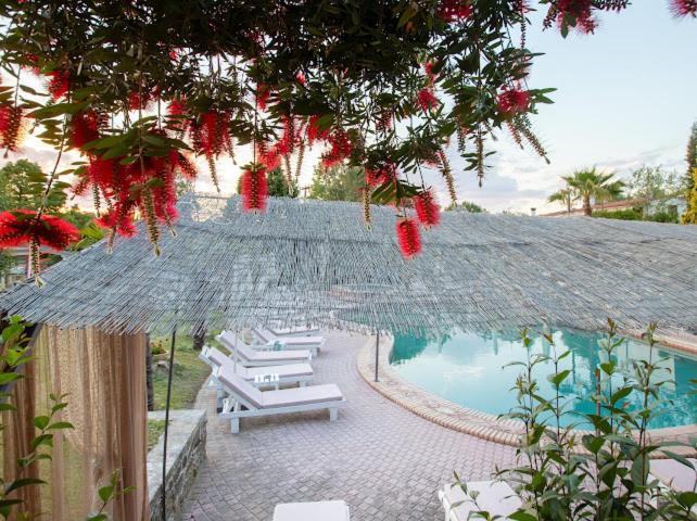 Jenny, Hotel Siviri
