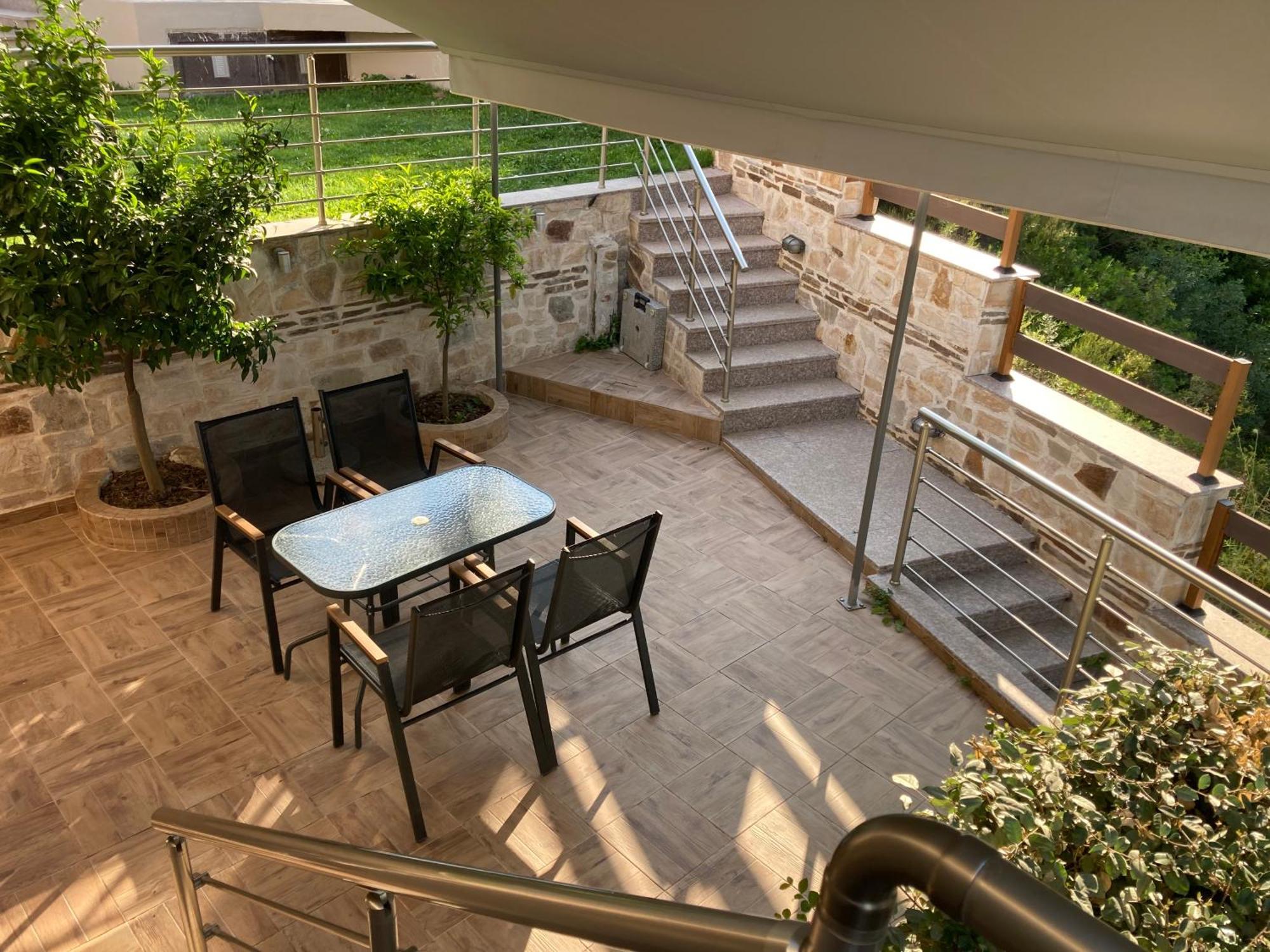Thealos Apartment *