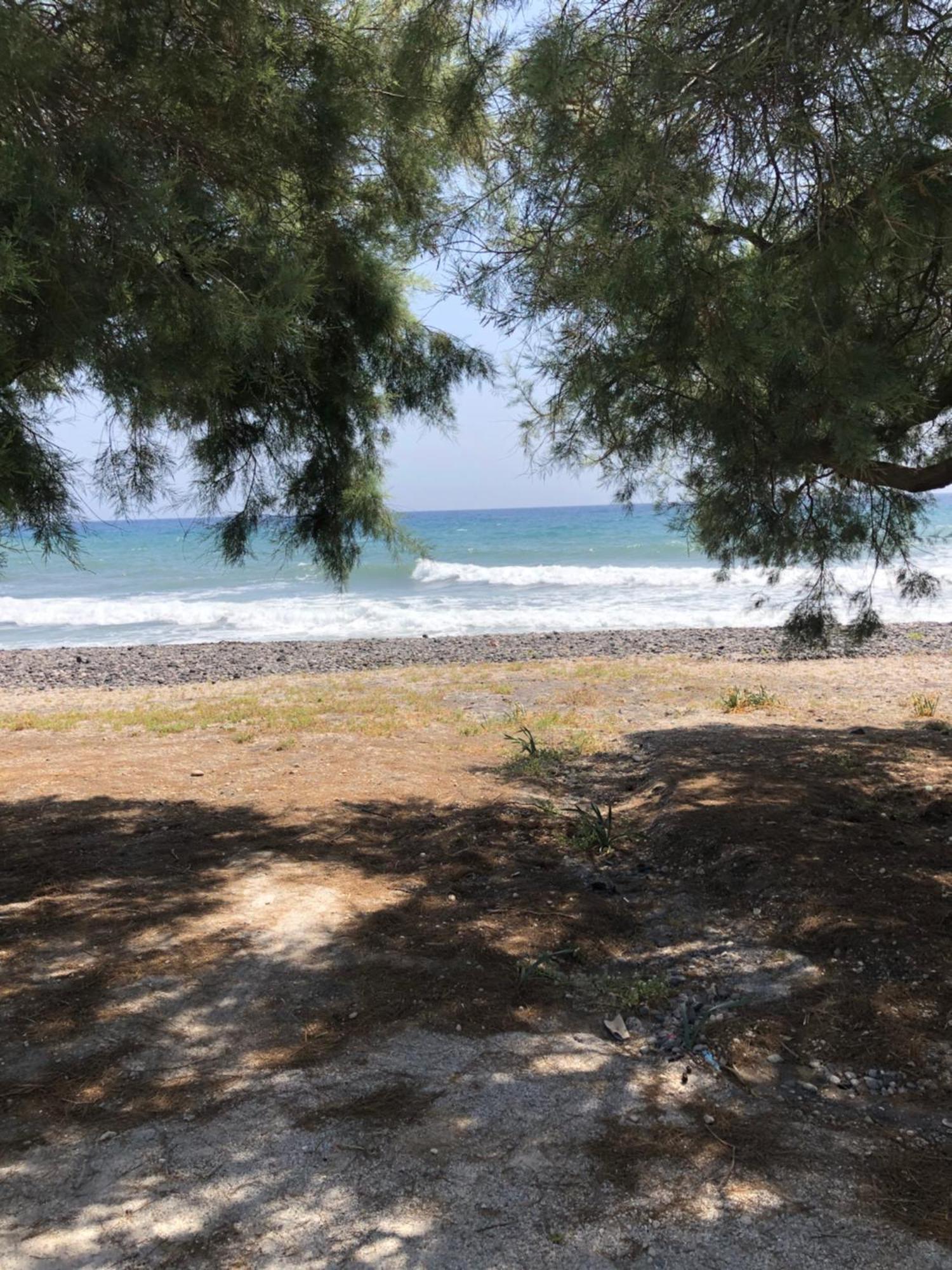 33 * Monolithos (Santorini)