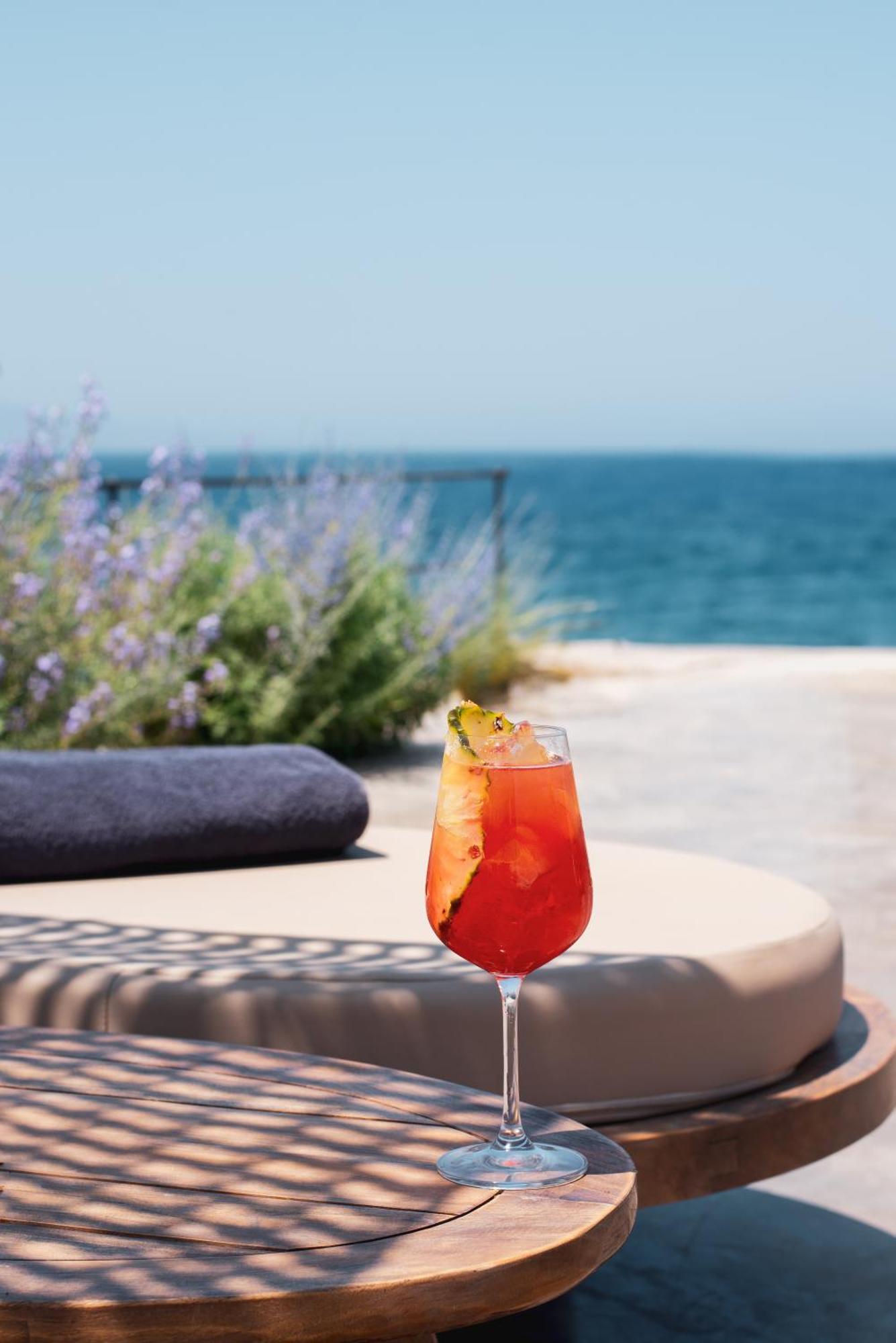 Colombos Beachfront Hotel Foinikia (Santorini)