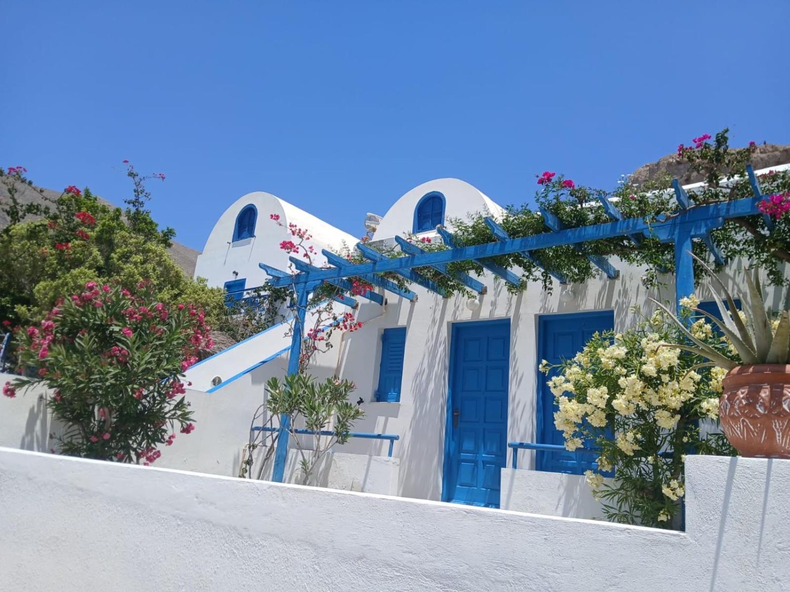 Flora Santorini Holiday home