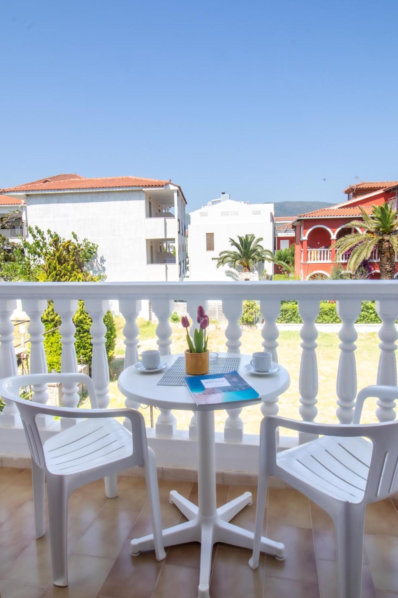 Dionysos Aparthotel 2*