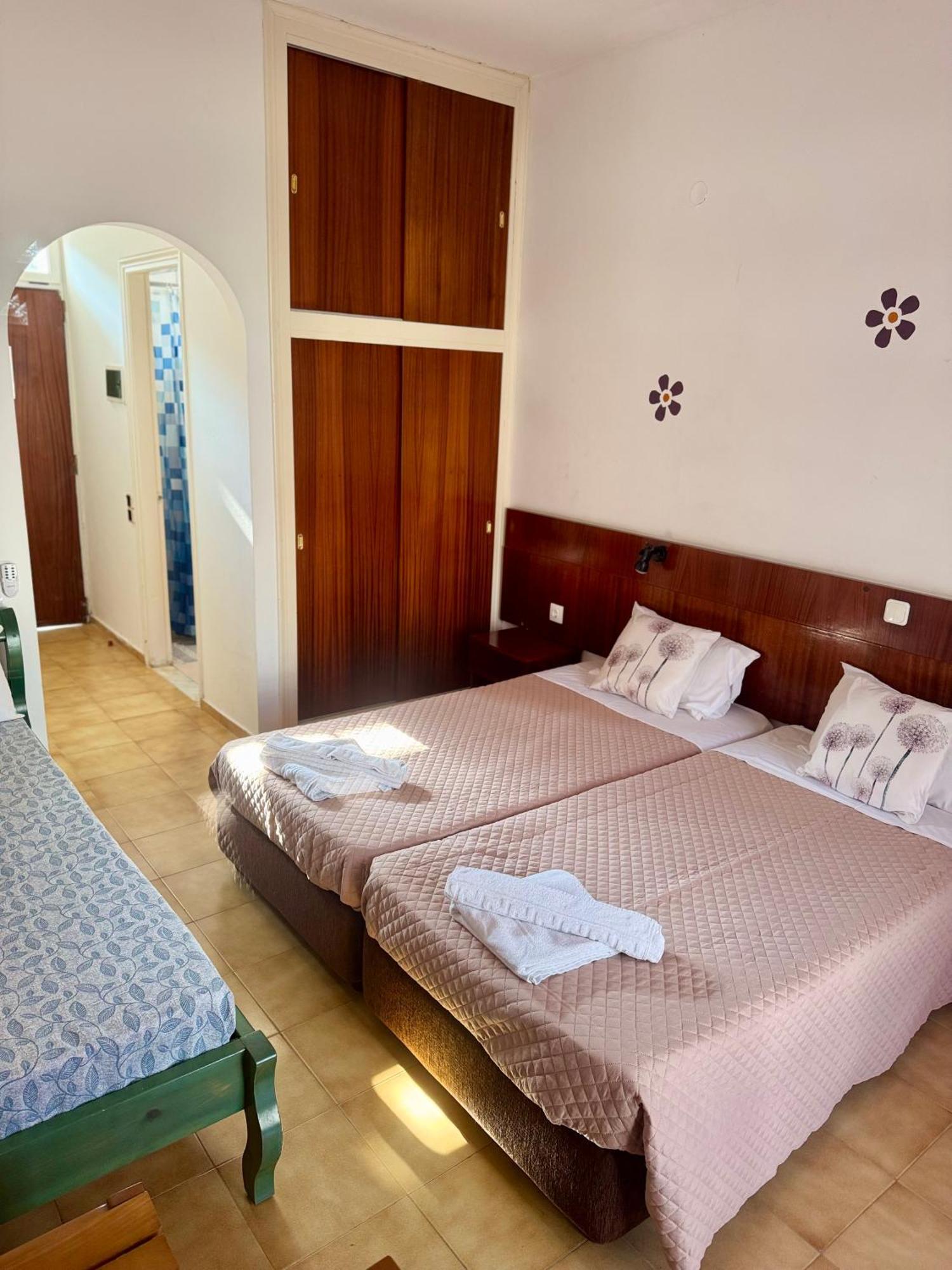 Dionysos Aparthotel 2*