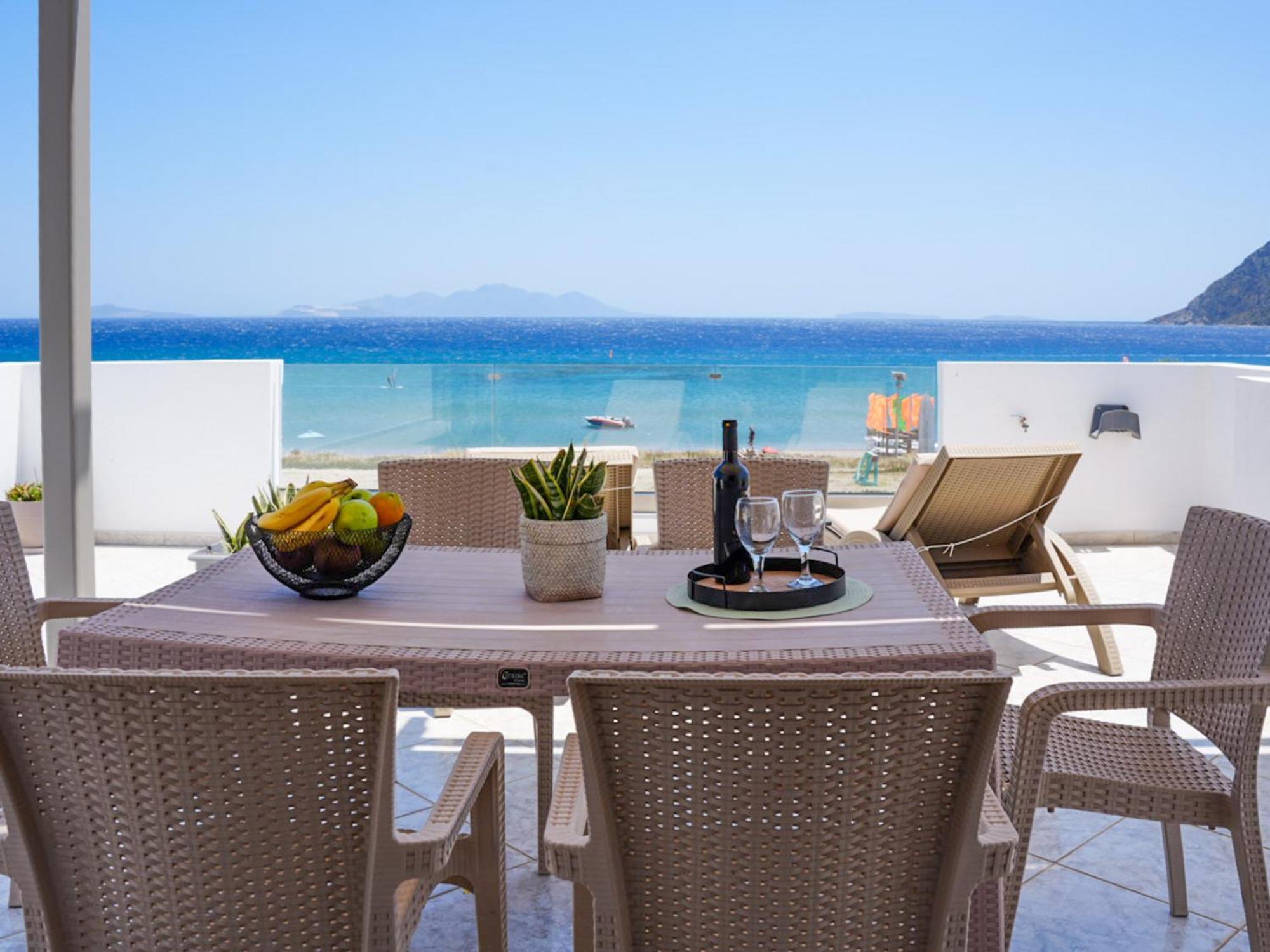 Aegean Eyes 3bd House βy The Sea